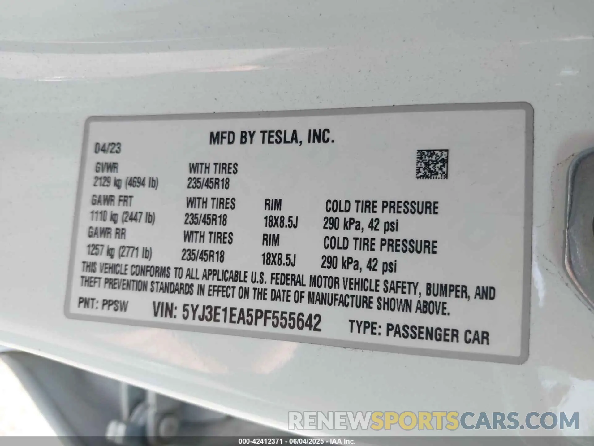 9 Photograph of a damaged car 5YJ3E1EA5PF555642 TESLA MODEL 3 2023