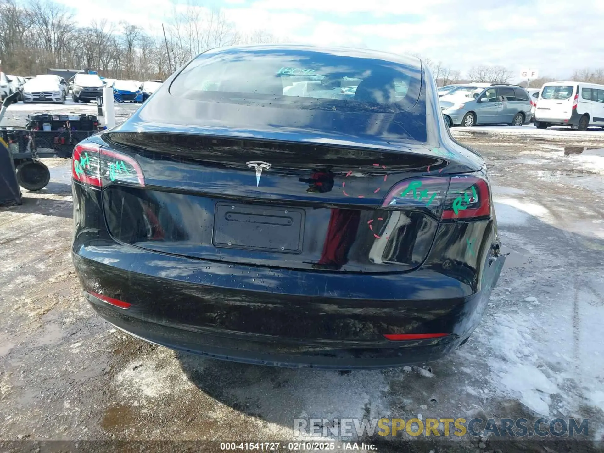 21 Photograph of a damaged car 5YJ3E1EA5PF563496 TESLA MODEL 3 2023