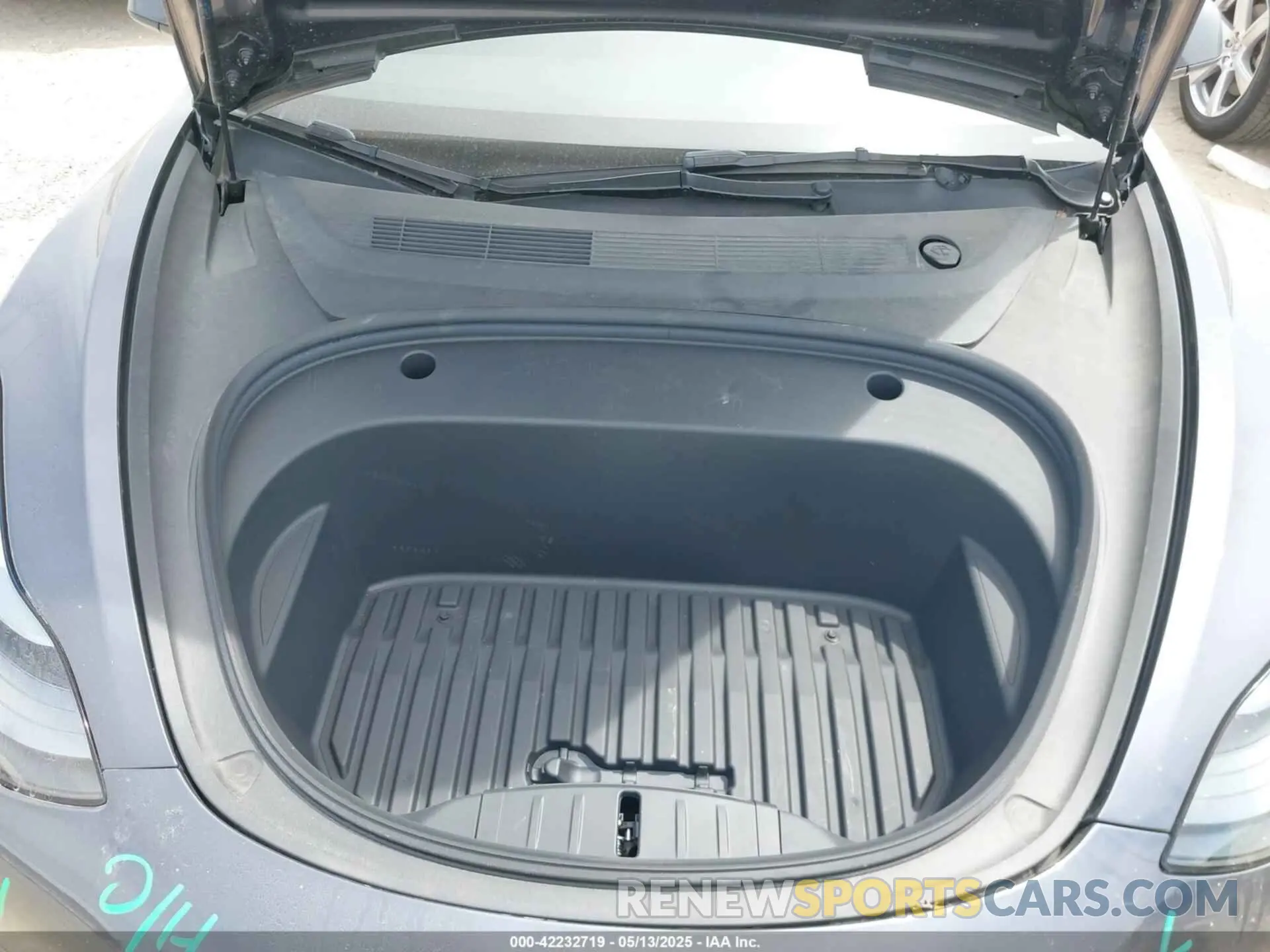 10 Photograph of a damaged car 5YJ3E1EA5PF565071 TESLA MODEL 3 2023