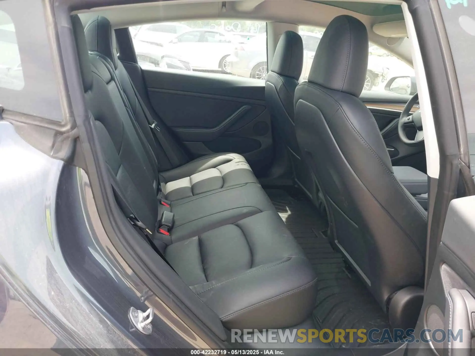 8 Photograph of a damaged car 5YJ3E1EA5PF565071 TESLA MODEL 3 2023