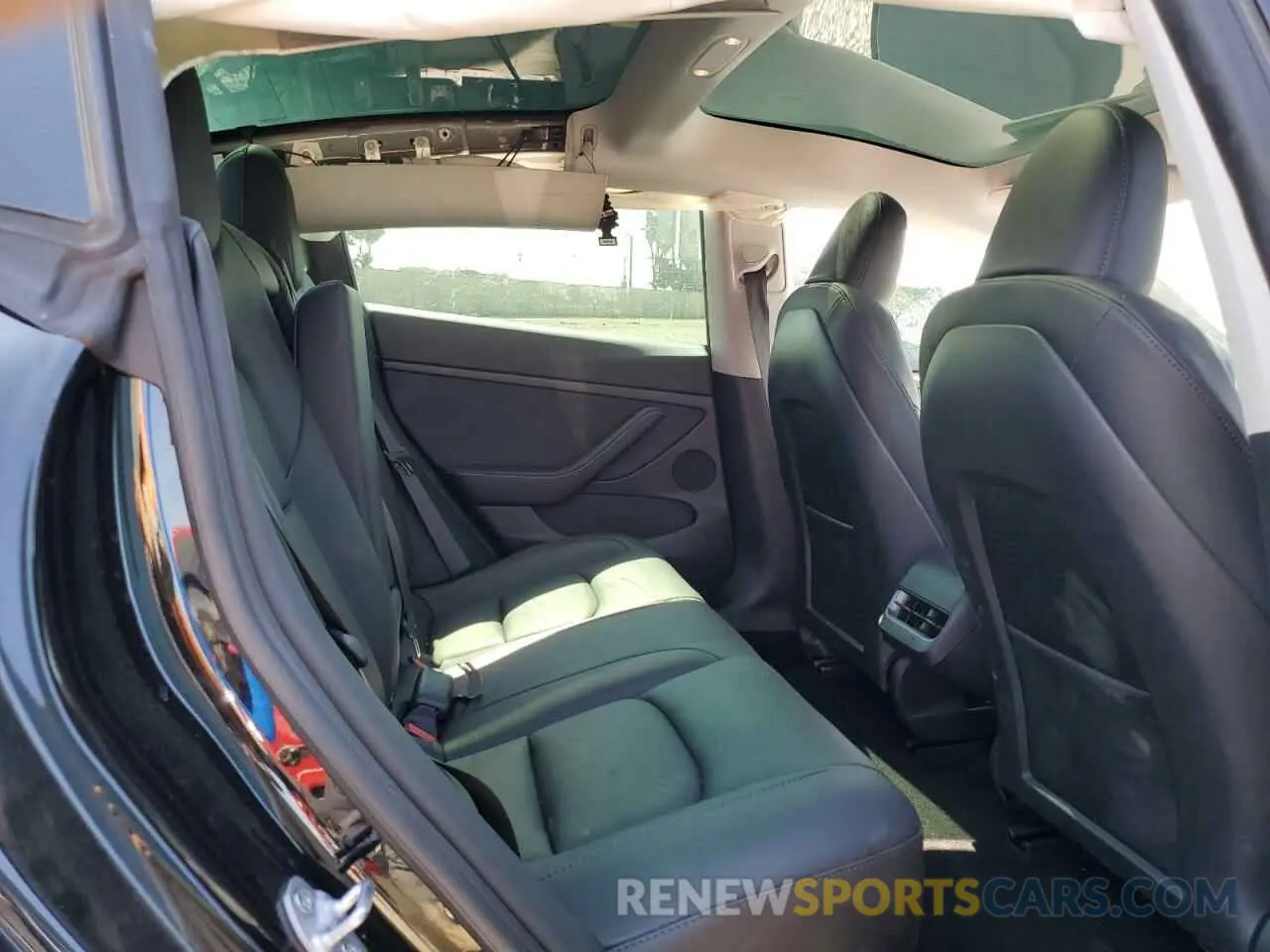 10 Photograph of a damaged car 5YJ3E1EA5PF568892 TESLA MODEL 3 2023