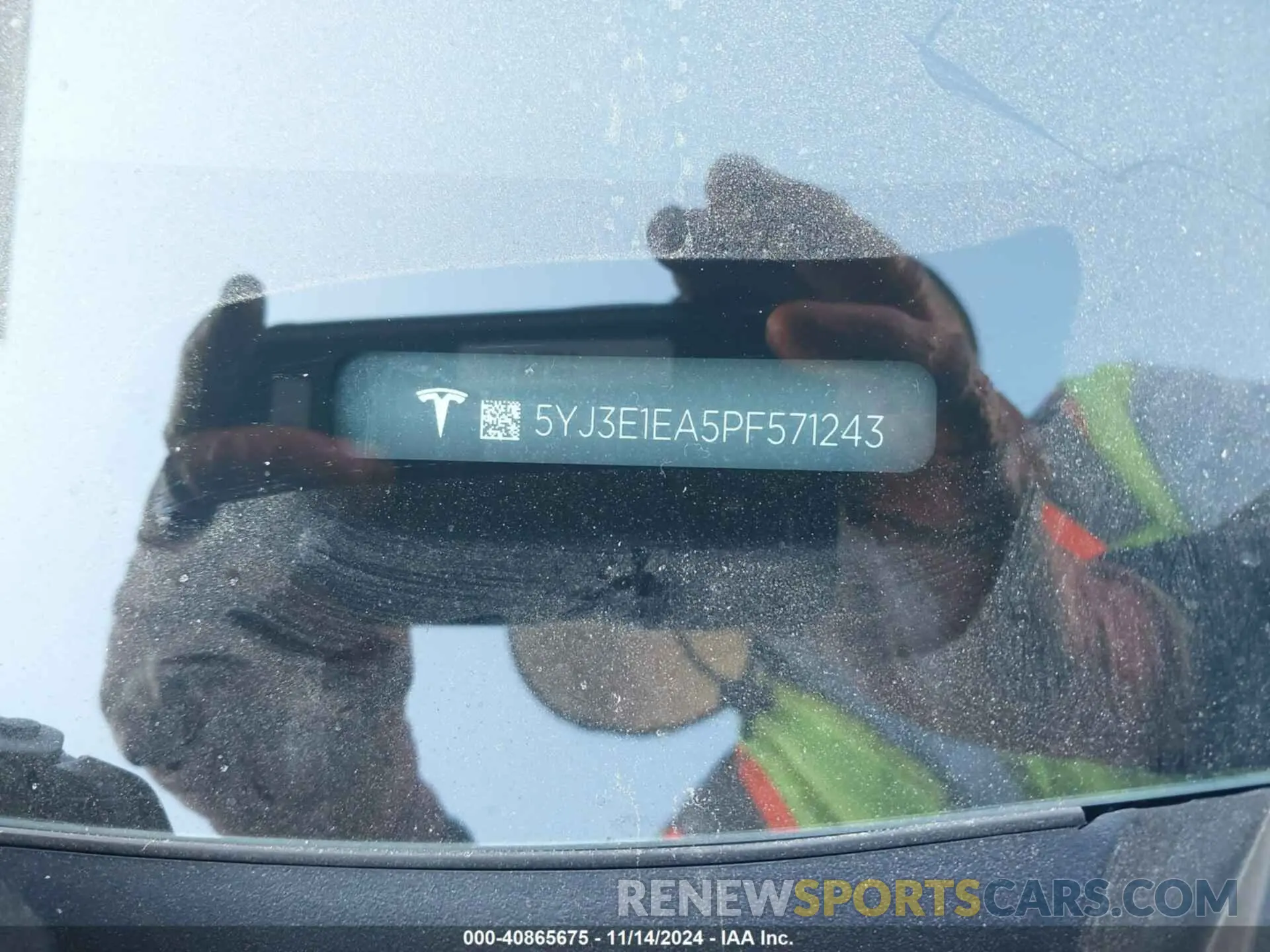 9 Photograph of a damaged car 5YJ3E1EA5PF571243 TESLA MODEL 3 2023