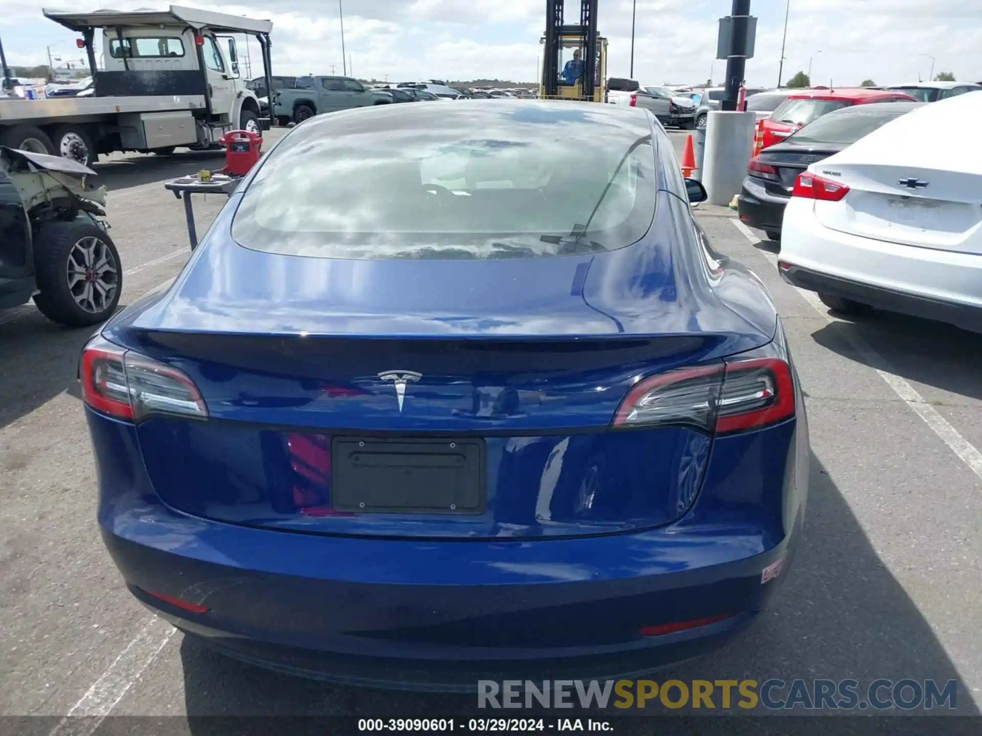 17 Photograph of a damaged car 5YJ3E1EA5PF593162 TESLA MODEL 3 2023