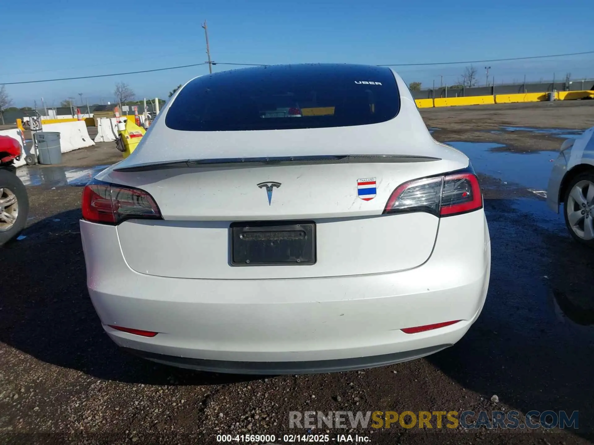 17 Photograph of a damaged car 5YJ3E1EA5PF598393 TESLA MODEL 3 2023