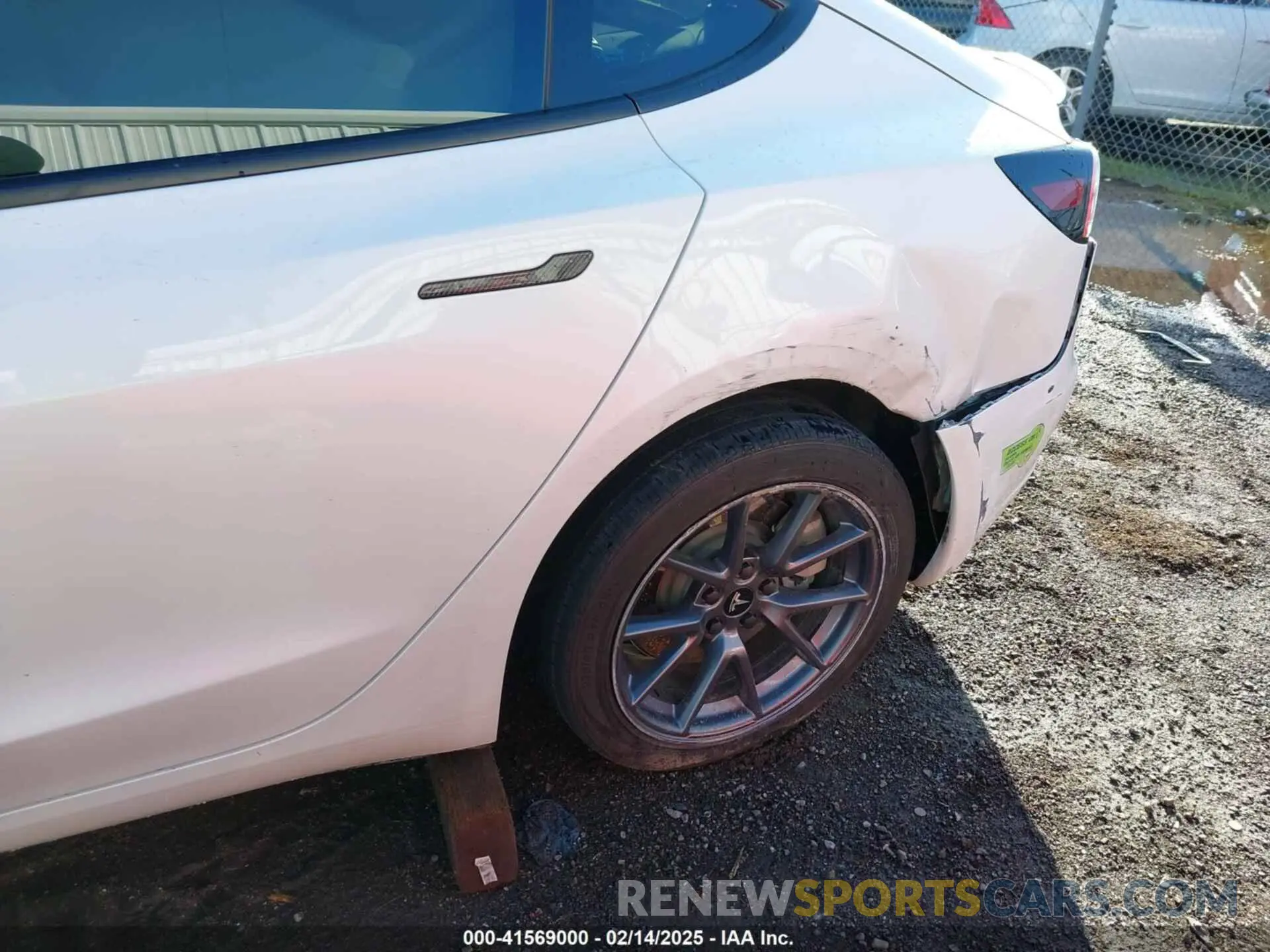 6 Photograph of a damaged car 5YJ3E1EA5PF598393 TESLA MODEL 3 2023