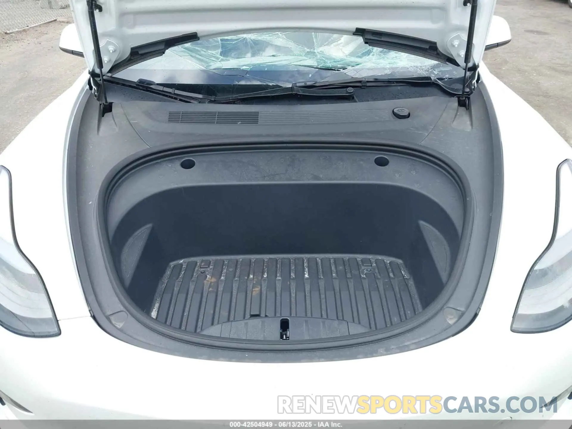10 Photograph of a damaged car 5YJ3E1EA5PF663176 TESLA MODEL 3 2023