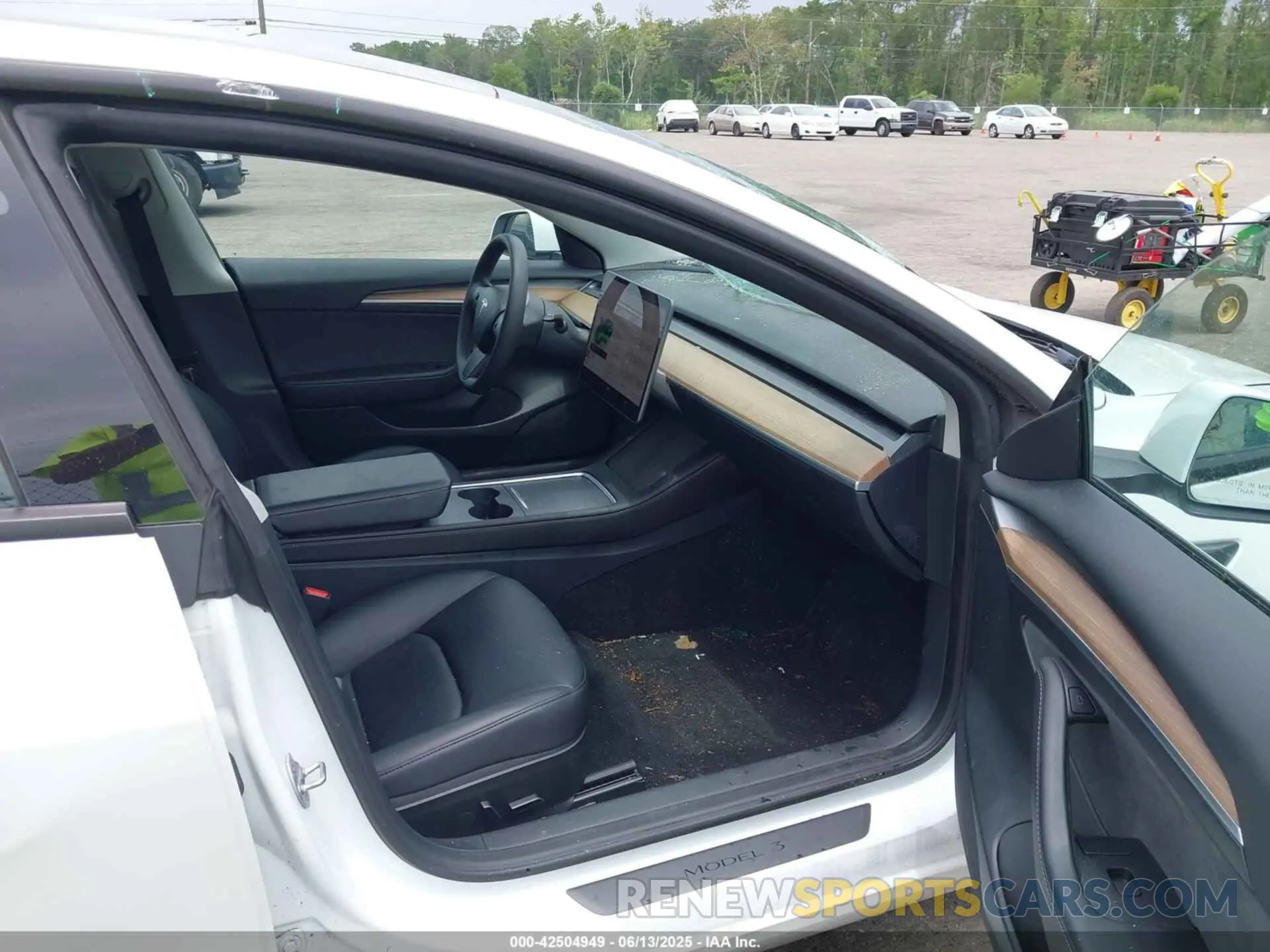 5 Photograph of a damaged car 5YJ3E1EA5PF663176 TESLA MODEL 3 2023