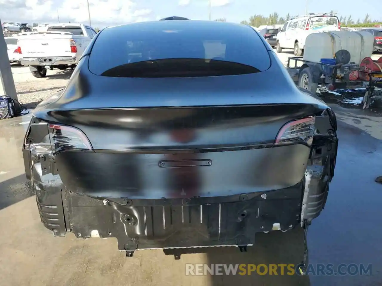 6 Photograph of a damaged car 5YJ3E1EA5PF670340 TESLA MODEL 3 2023