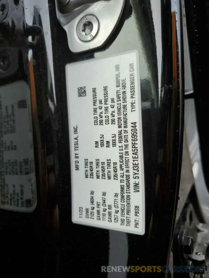 14 Photograph of a damaged car 5YJ3E1EA5PF695044 TESLA MODEL 3 2023