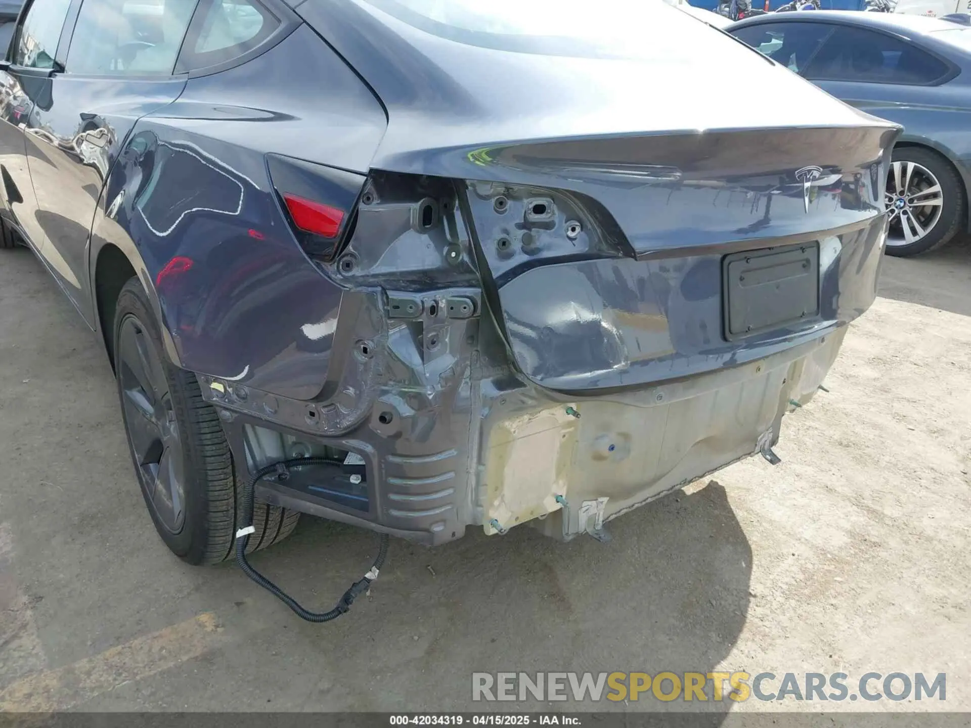 6 Photograph of a damaged car 5YJ3E1EA5PF700307 TESLA MODEL 3 2023