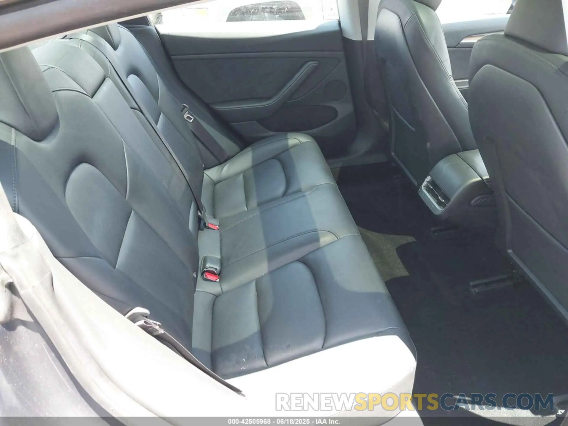 8 Photograph of a damaged car 5YJ3E1EA5PF709931 TESLA MODEL 3 2023