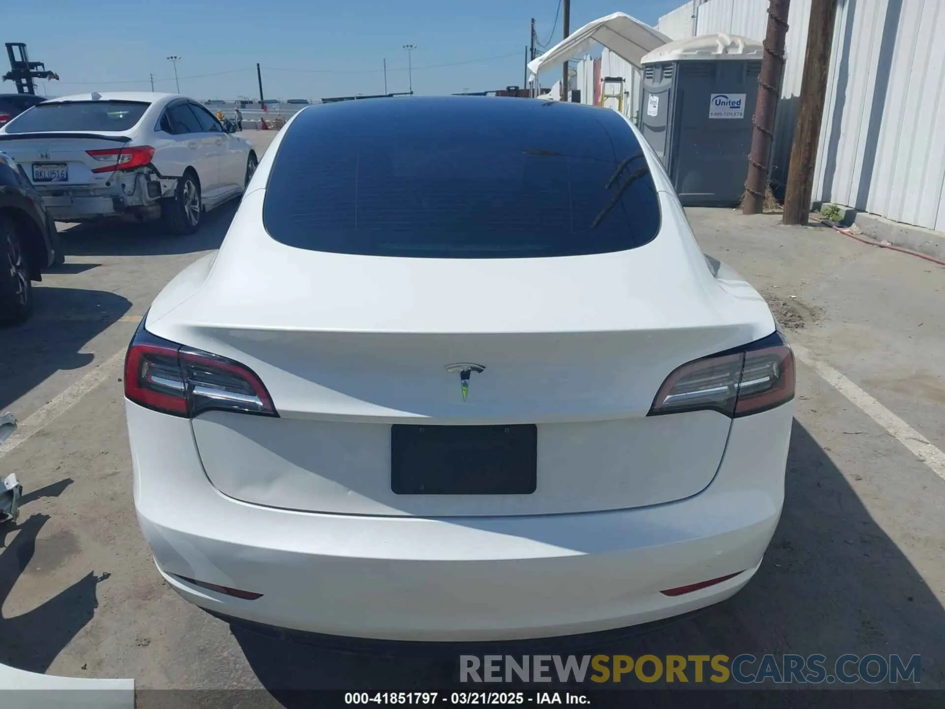 17 Photograph of a damaged car 5YJ3E1EA6PF405491 TESLA MODEL 3 2023