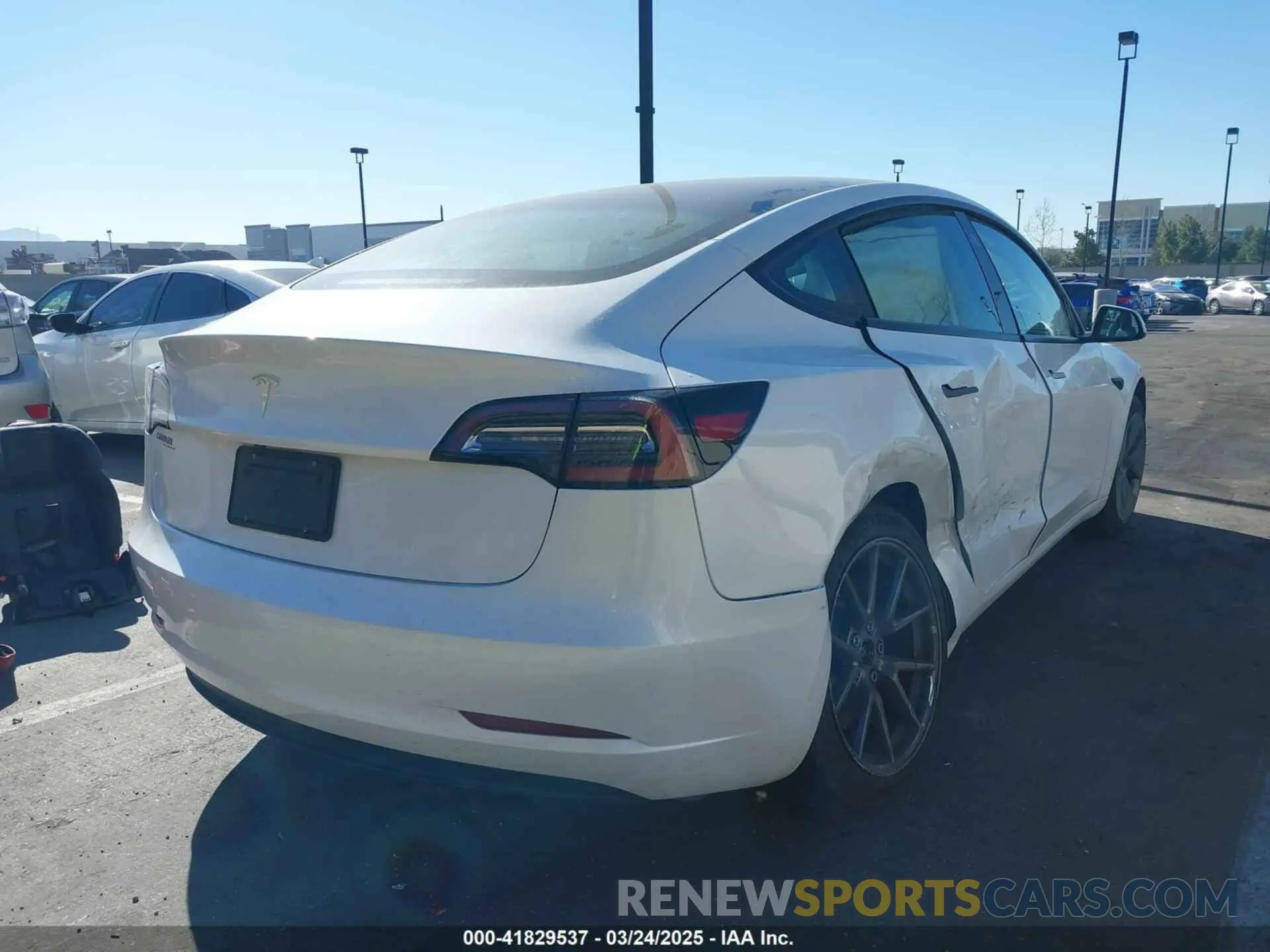 4 Photograph of a damaged car 5YJ3E1EA6PF411940 TESLA MODEL 3 2023