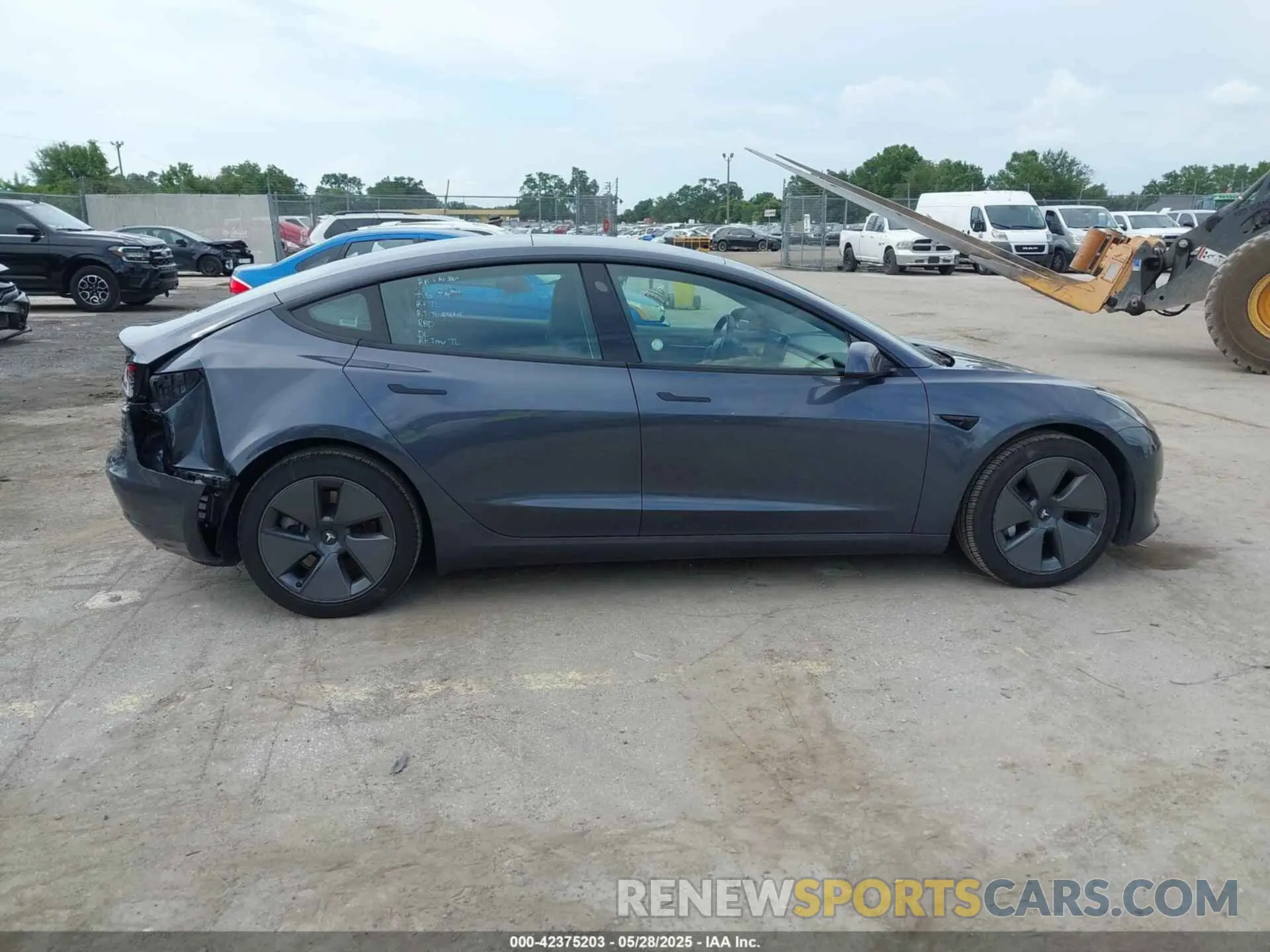 14 Photograph of a damaged car 5YJ3E1EA6PF435672 TESLA MODEL 3 2023