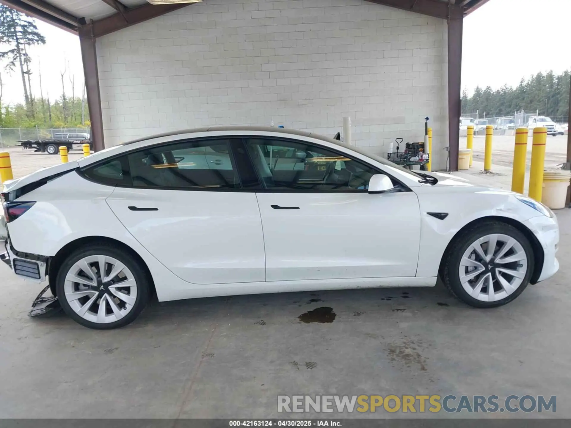 13 Photograph of a damaged car 5YJ3E1EA6PF472978 TESLA MODEL 3 2023