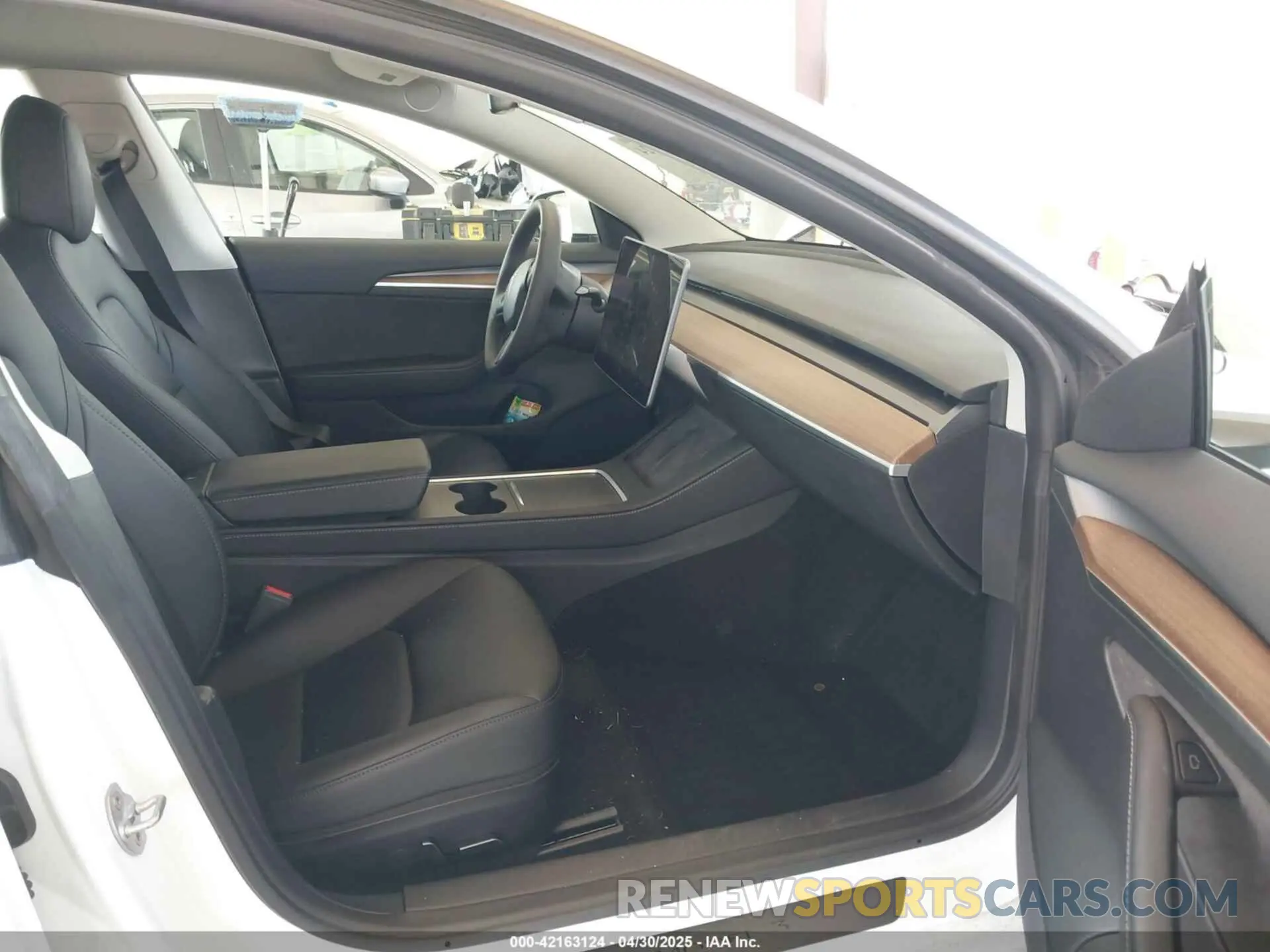 5 Photograph of a damaged car 5YJ3E1EA6PF472978 TESLA MODEL 3 2023