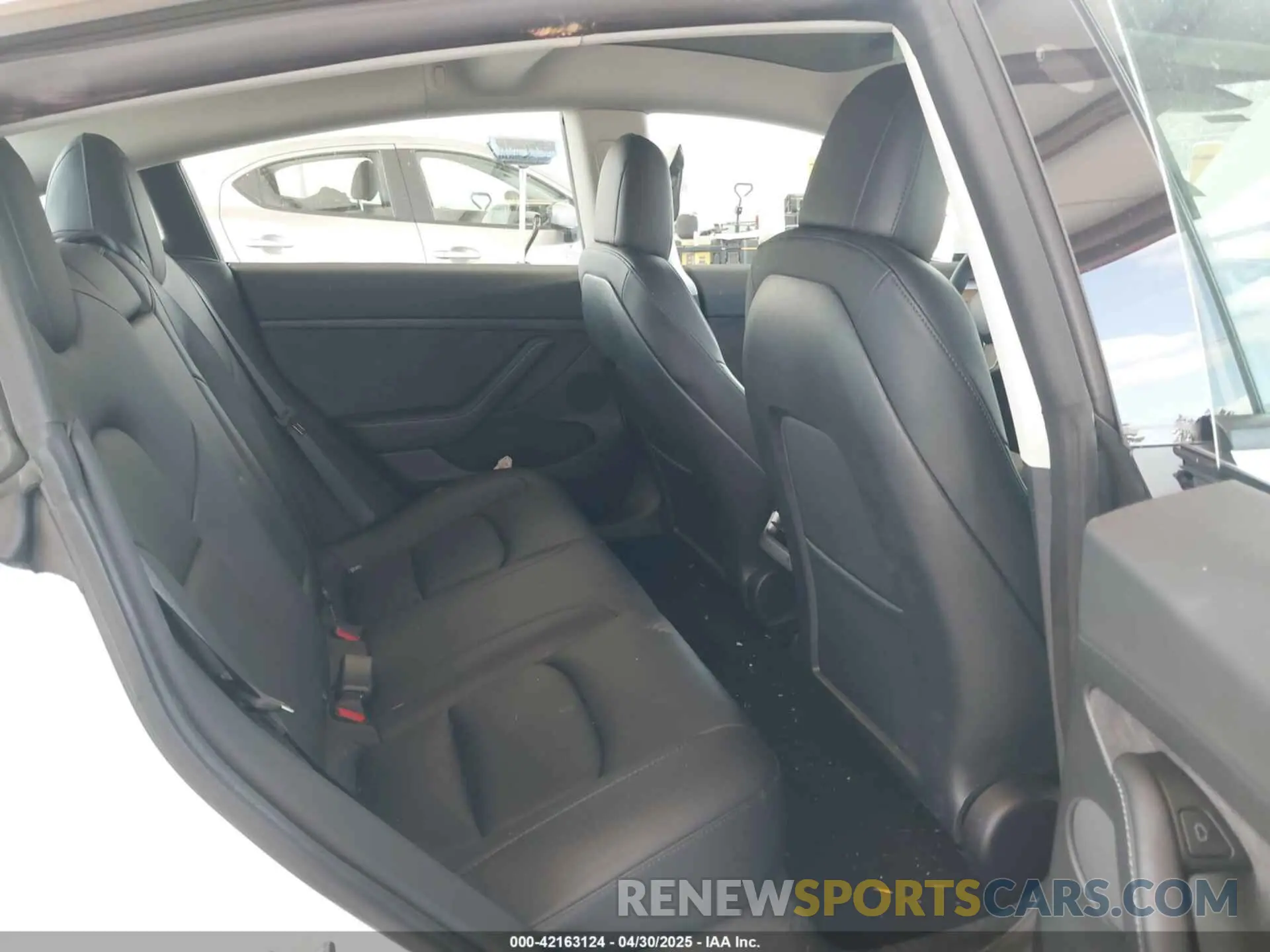 8 Photograph of a damaged car 5YJ3E1EA6PF472978 TESLA MODEL 3 2023