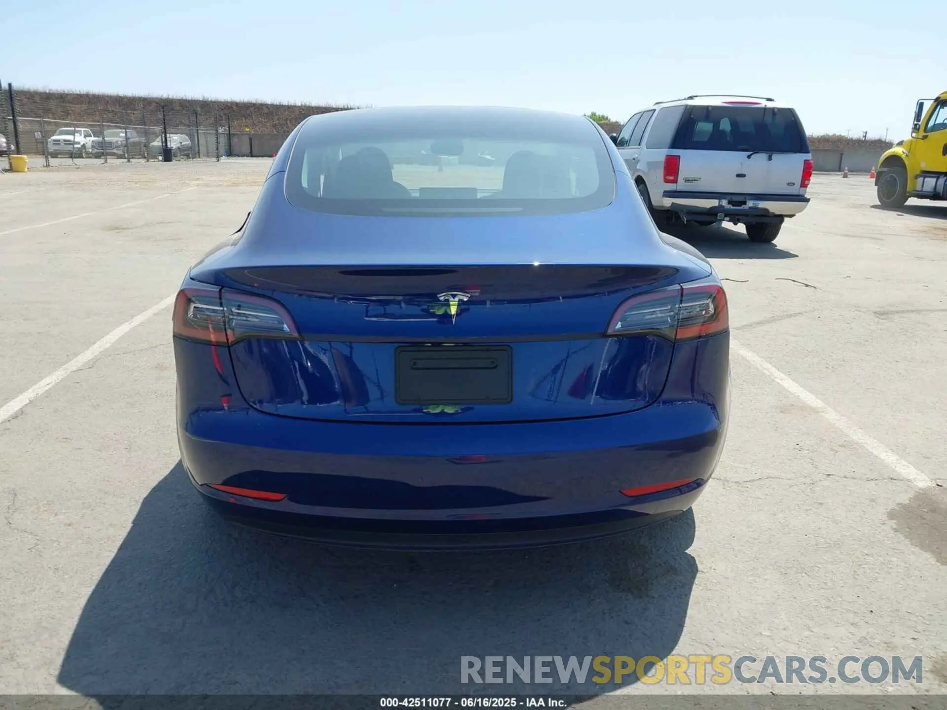 16 Photograph of a damaged car 5YJ3E1EA6PF547209 TESLA MODEL 3 2023