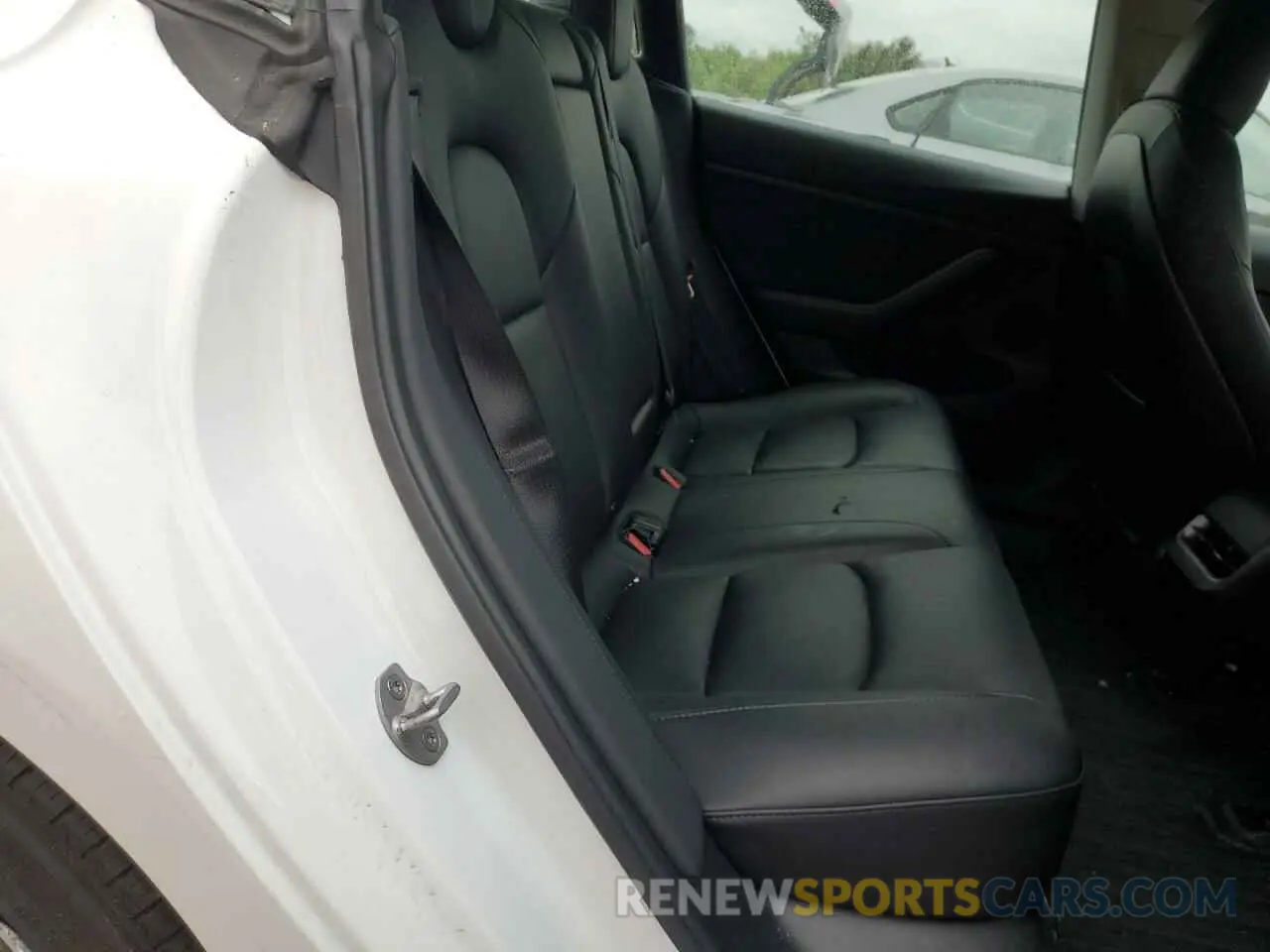 10 Photograph of a damaged car 5YJ3E1EA6PF549820 TESLA MODEL 3 2023