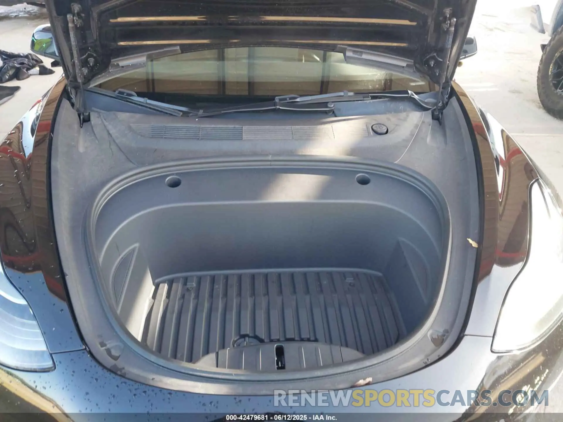 10 Photograph of a damaged car 5YJ3E1EA6PF574362 TESLA MODEL 3 2023