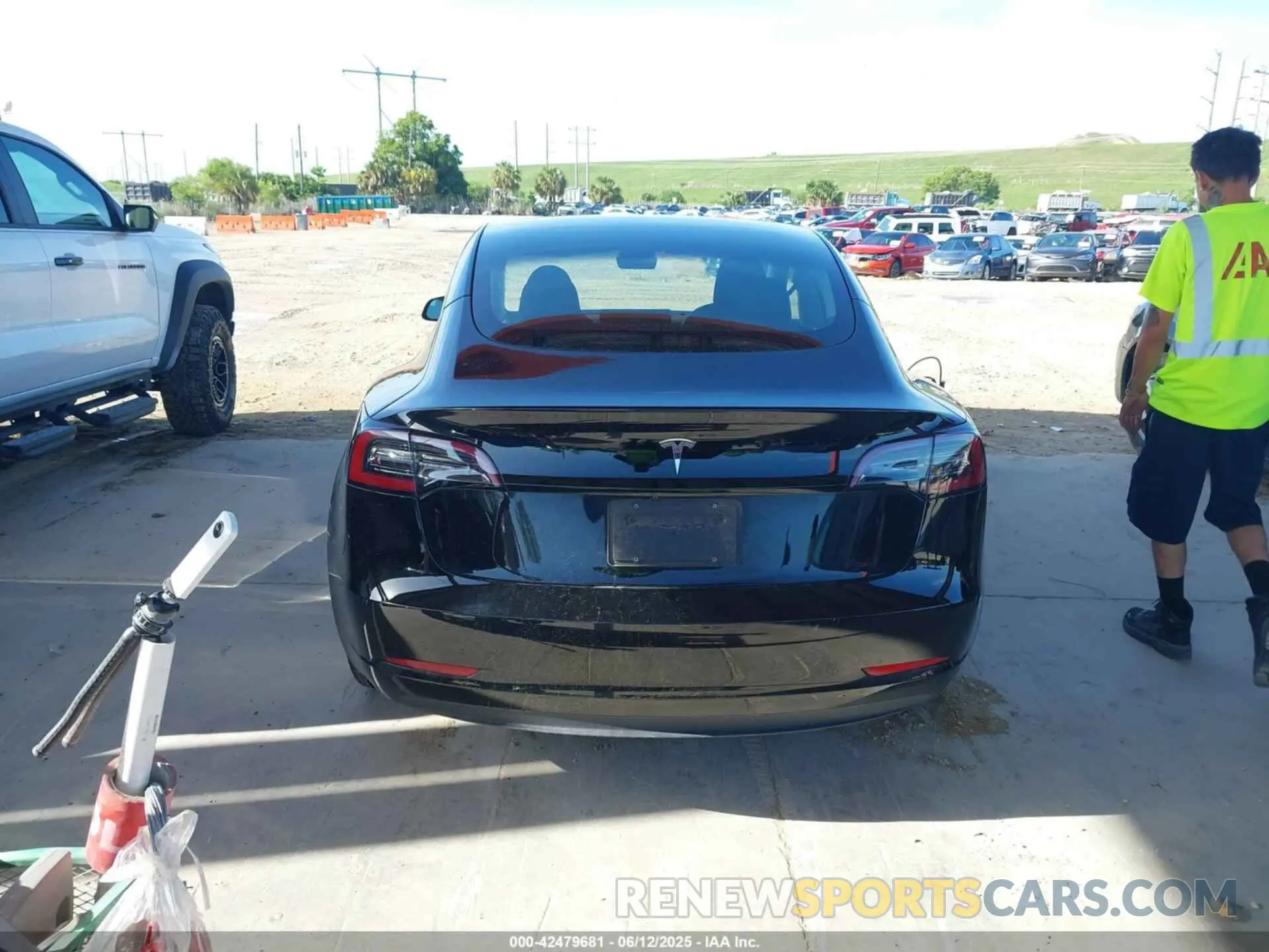 16 Photograph of a damaged car 5YJ3E1EA6PF574362 TESLA MODEL 3 2023