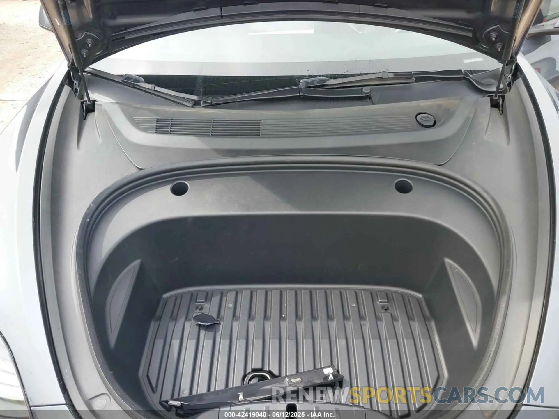 10 Photograph of a damaged car 5YJ3E1EA6PF618263 TESLA MODEL 3 2023