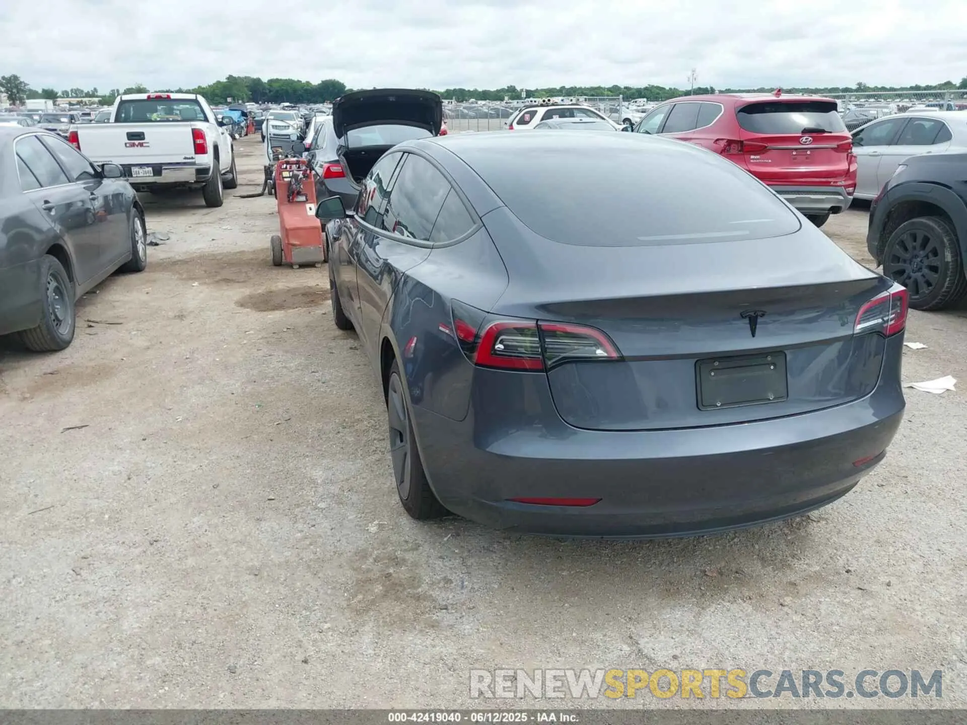 3 Photograph of a damaged car 5YJ3E1EA6PF618263 TESLA MODEL 3 2023