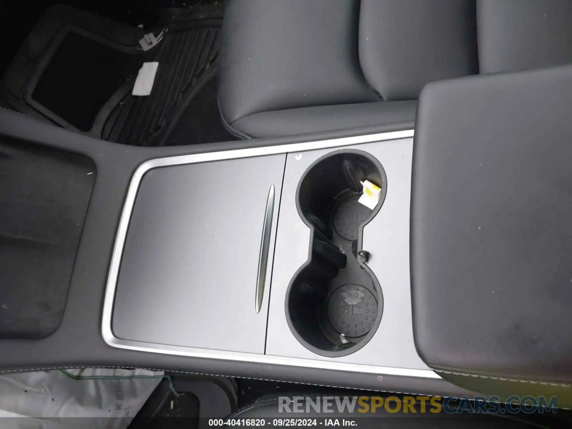 17 Photograph of a damaged car 5YJ3E1EA6PF713969 TESLA MODEL 3 2023