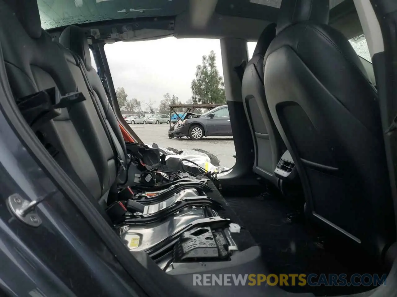 10 Photograph of a damaged car 5YJ3E1EA7PF400963 TESLA MODEL 3 2023