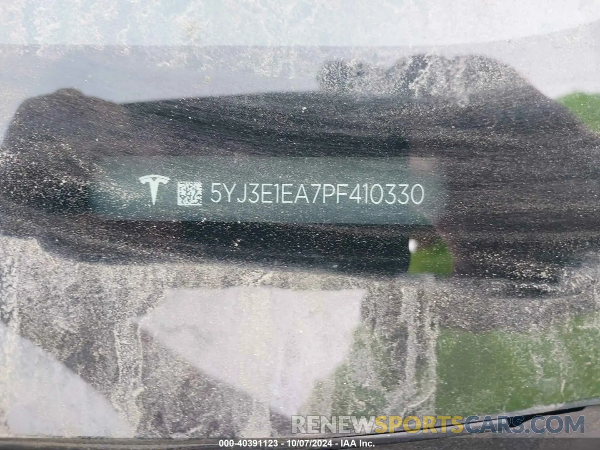 17 Photograph of a damaged car 5YJ3E1EA7PF410330 TESLA MODEL 3 2023