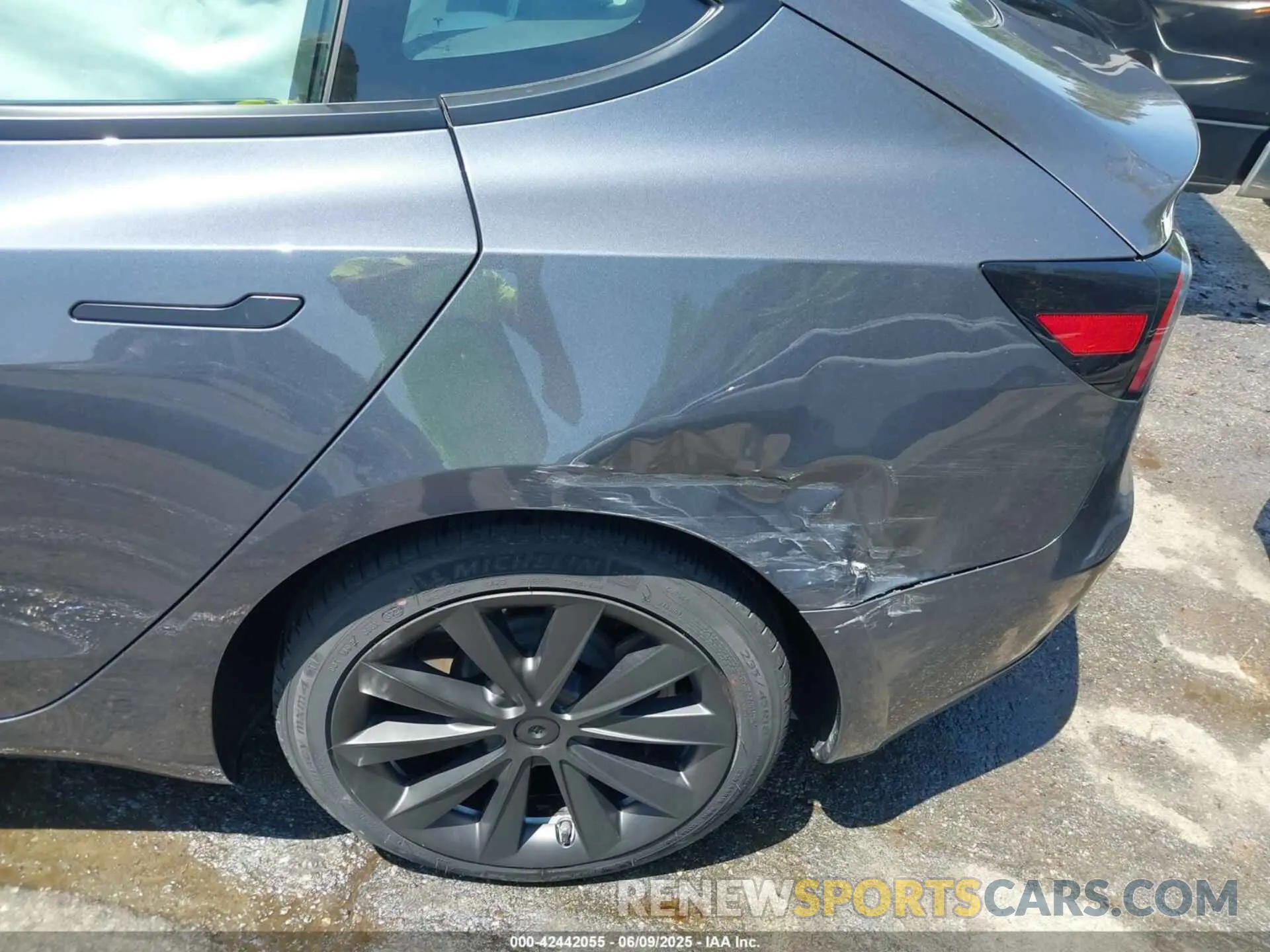 21 Photograph of a damaged car 5YJ3E1EA7PF413311 TESLA MODEL 3 2023