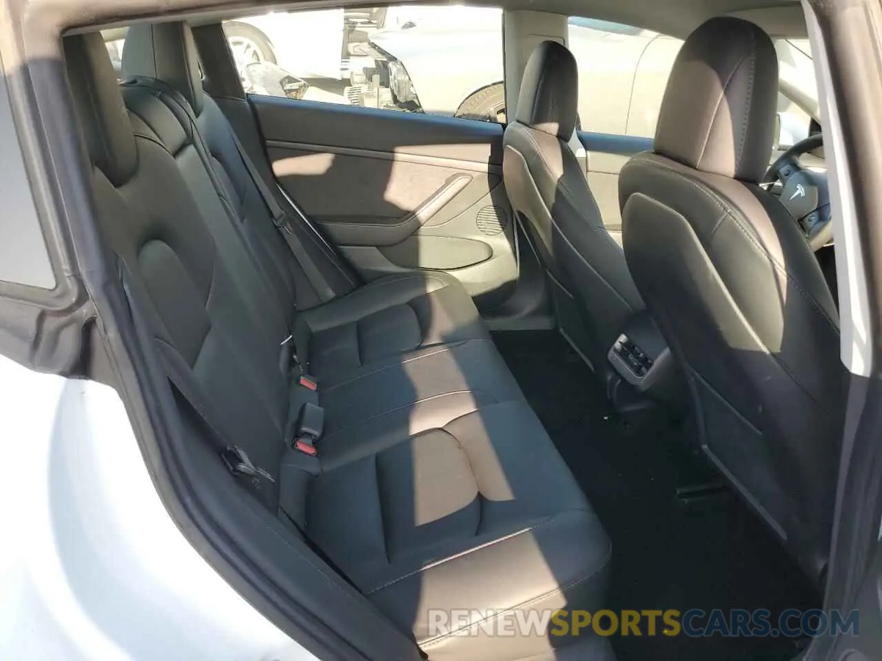 10 Photograph of a damaged car 5YJ3E1EA7PF417438 TESLA MODEL 3 2023