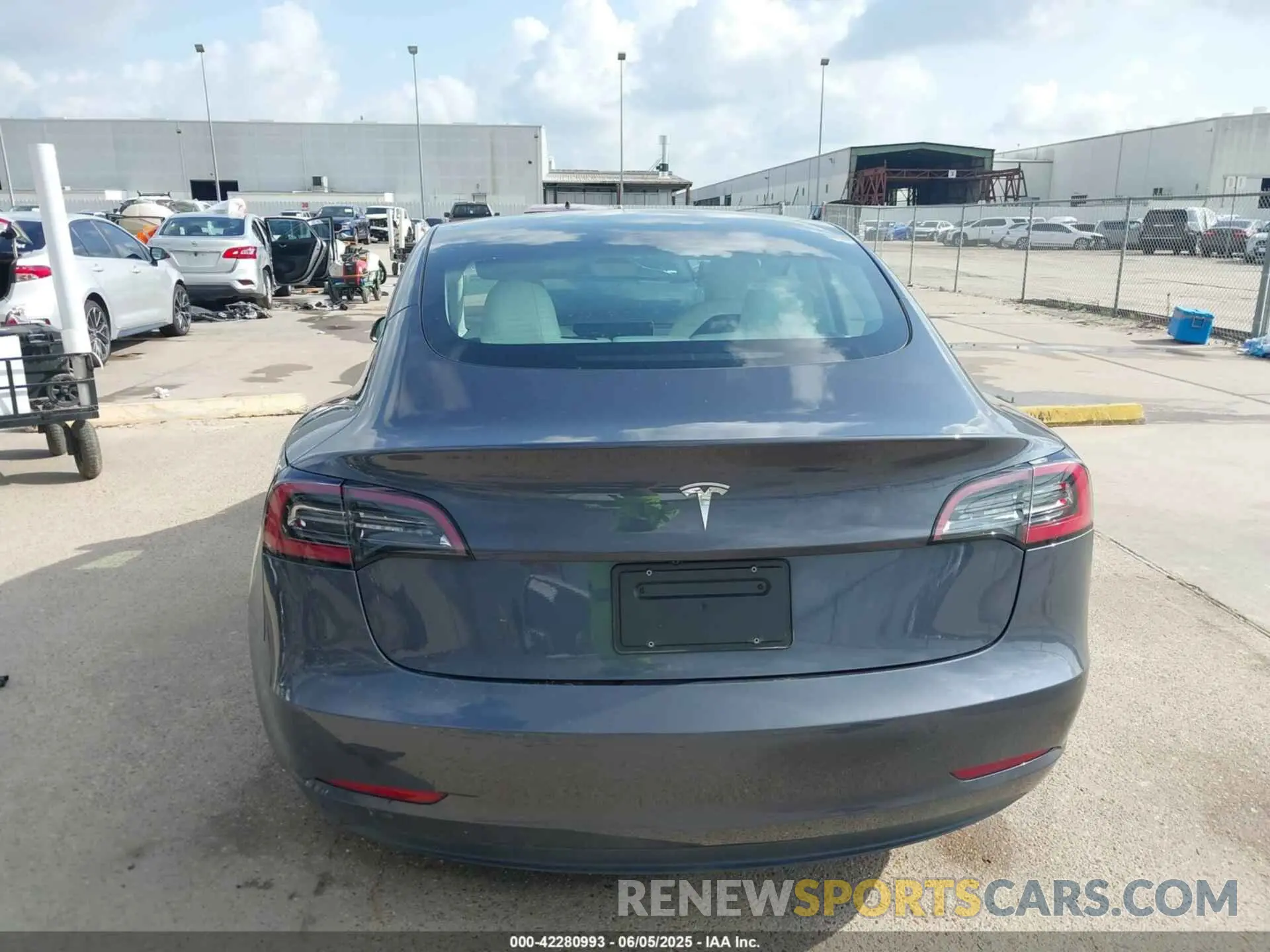 17 Photograph of a damaged car 5YJ3E1EA7PF567906 TESLA MODEL 3 2023