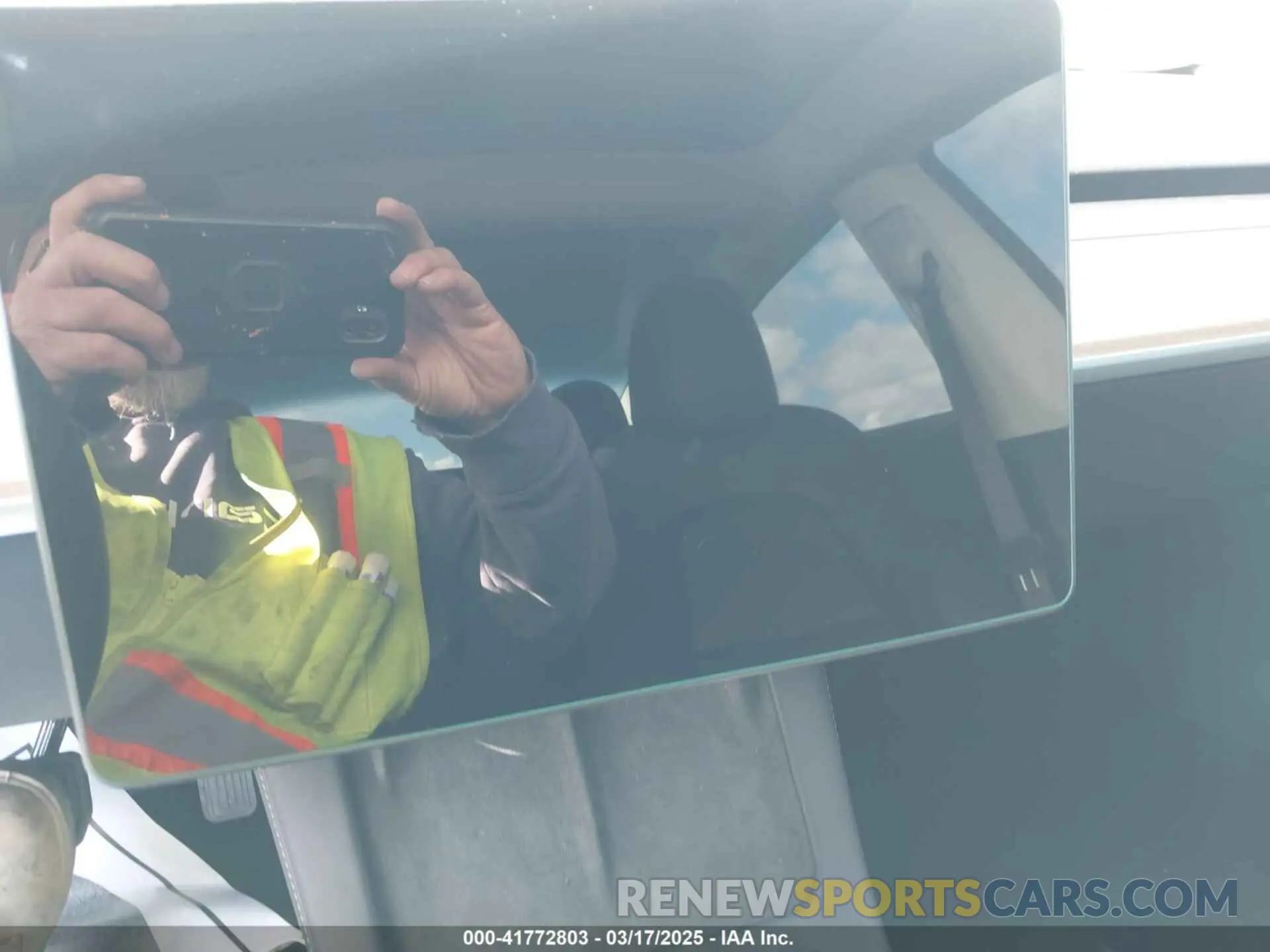 18 Photograph of a damaged car 5YJ3E1EA7PF570871 TESLA MODEL 3 2023