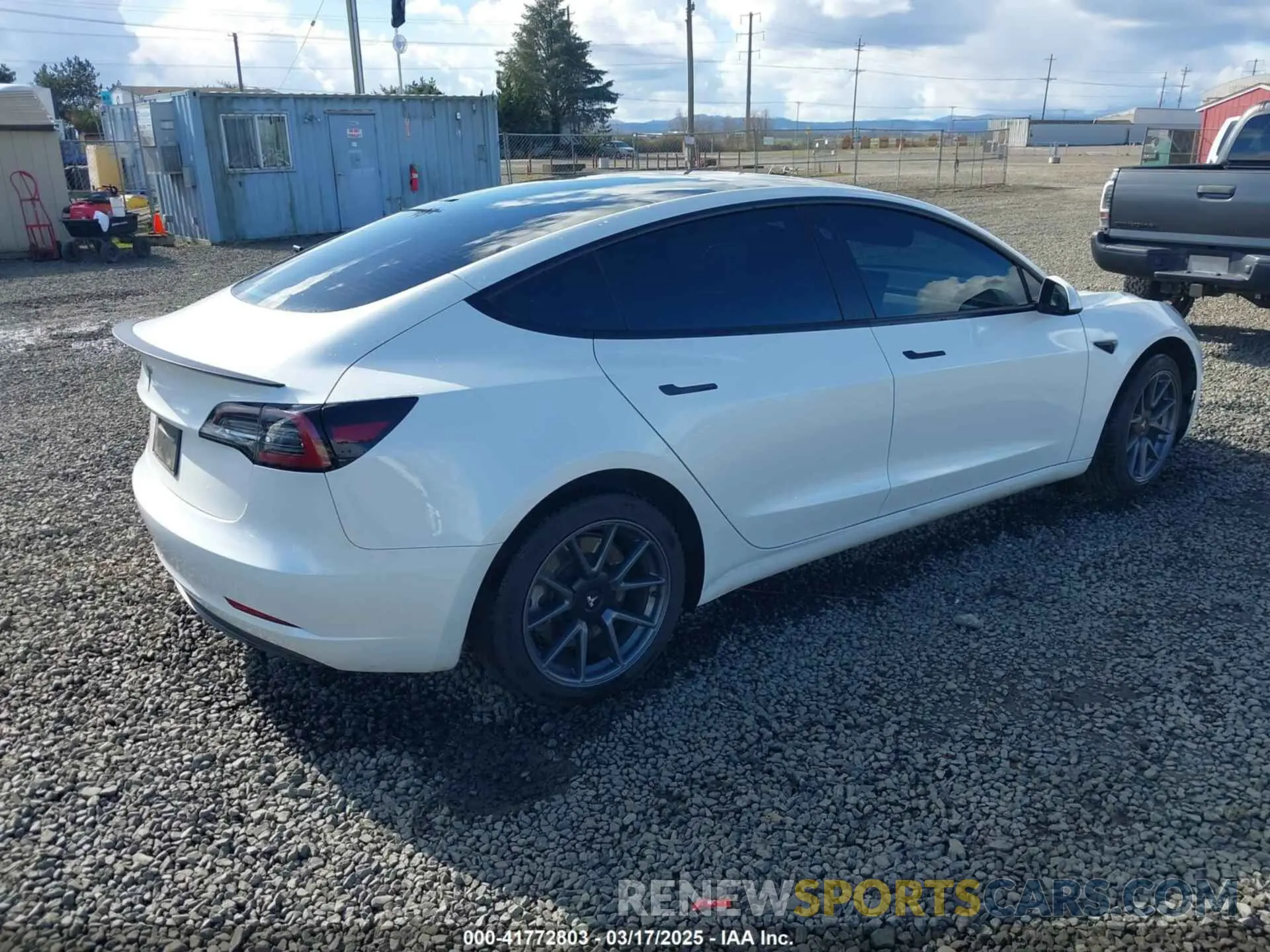 4 Photograph of a damaged car 5YJ3E1EA7PF570871 TESLA MODEL 3 2023