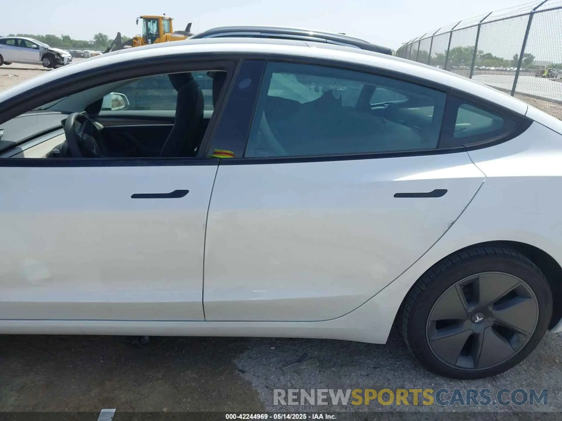 14 Photograph of a damaged car 5YJ3E1EA7PF607353 TESLA MODEL 3 2023