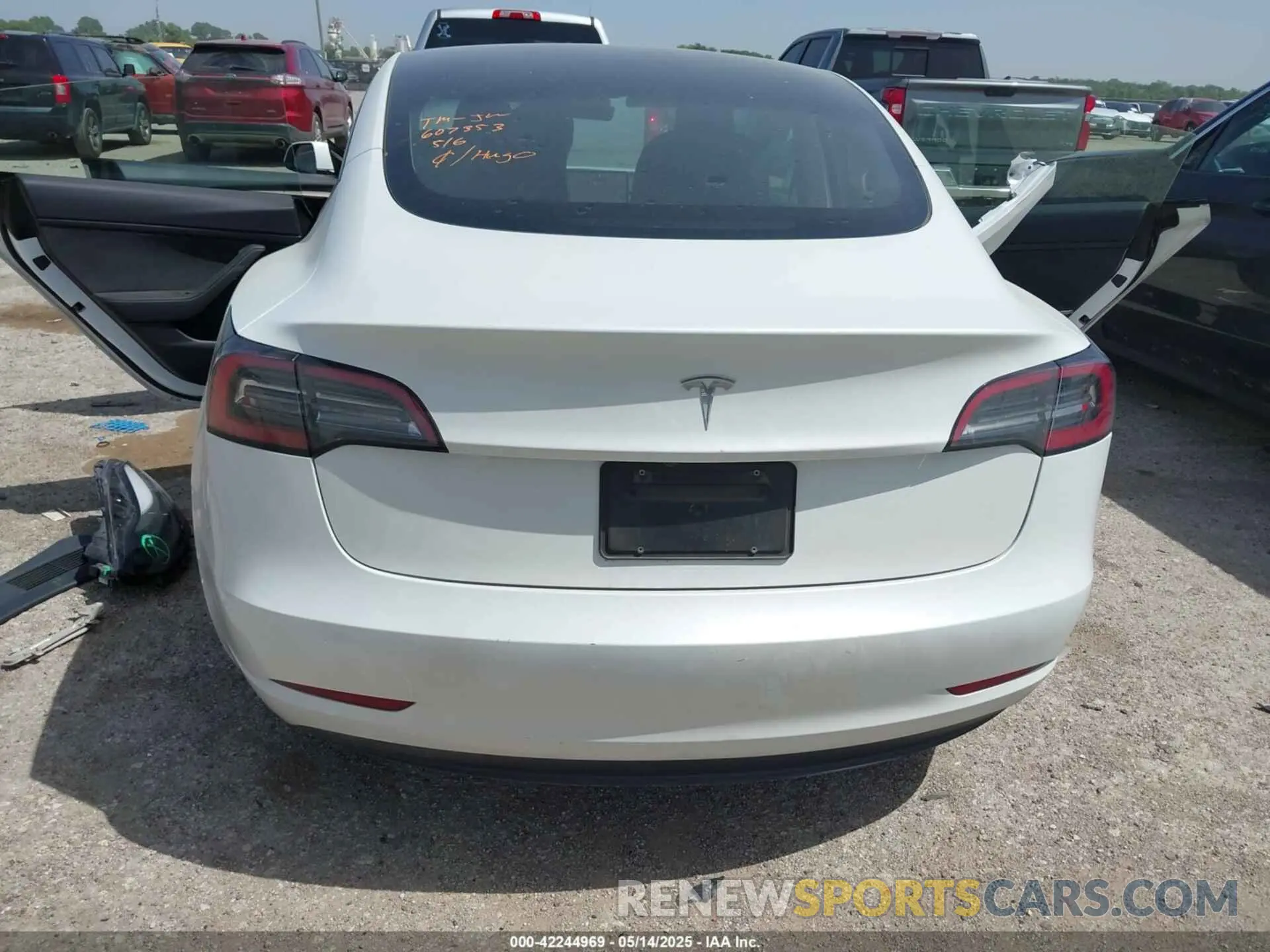 16 Photograph of a damaged car 5YJ3E1EA7PF607353 TESLA MODEL 3 2023