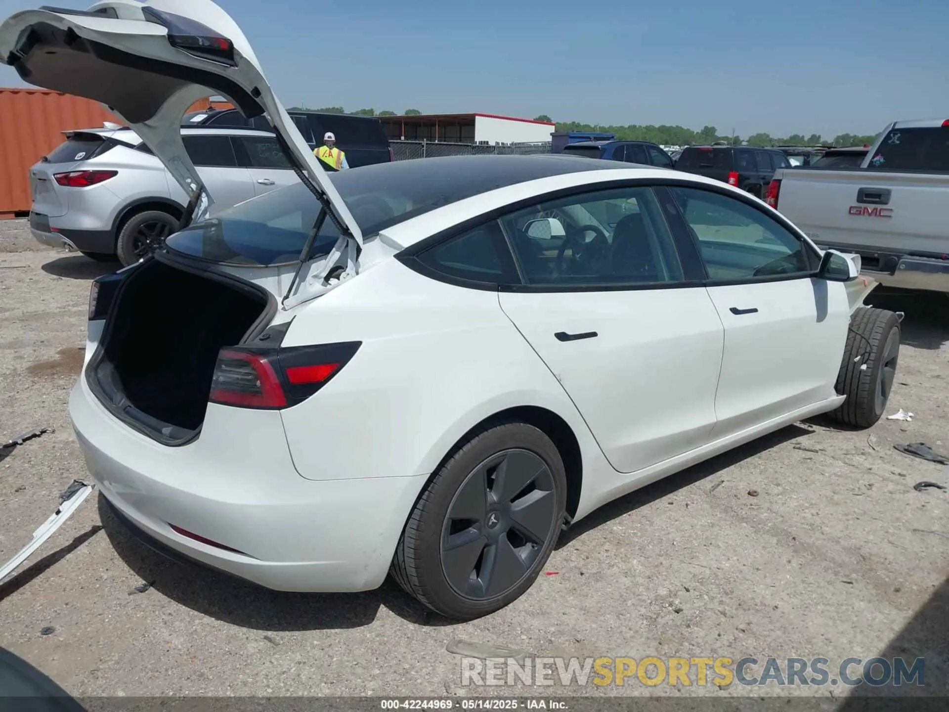 4 Photograph of a damaged car 5YJ3E1EA7PF607353 TESLA MODEL 3 2023