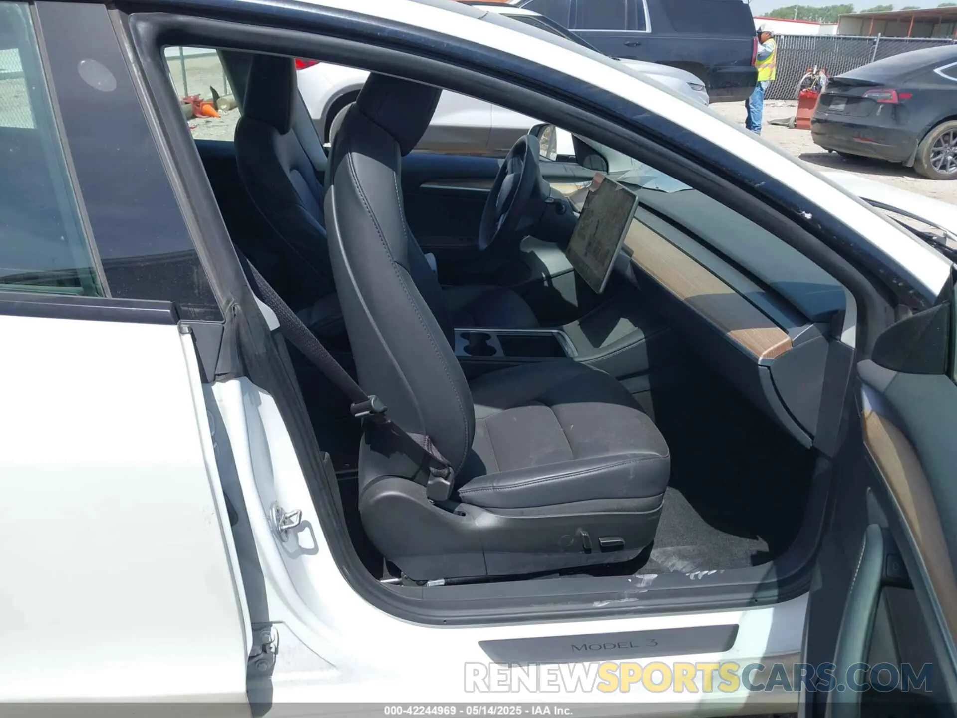 5 Photograph of a damaged car 5YJ3E1EA7PF607353 TESLA MODEL 3 2023