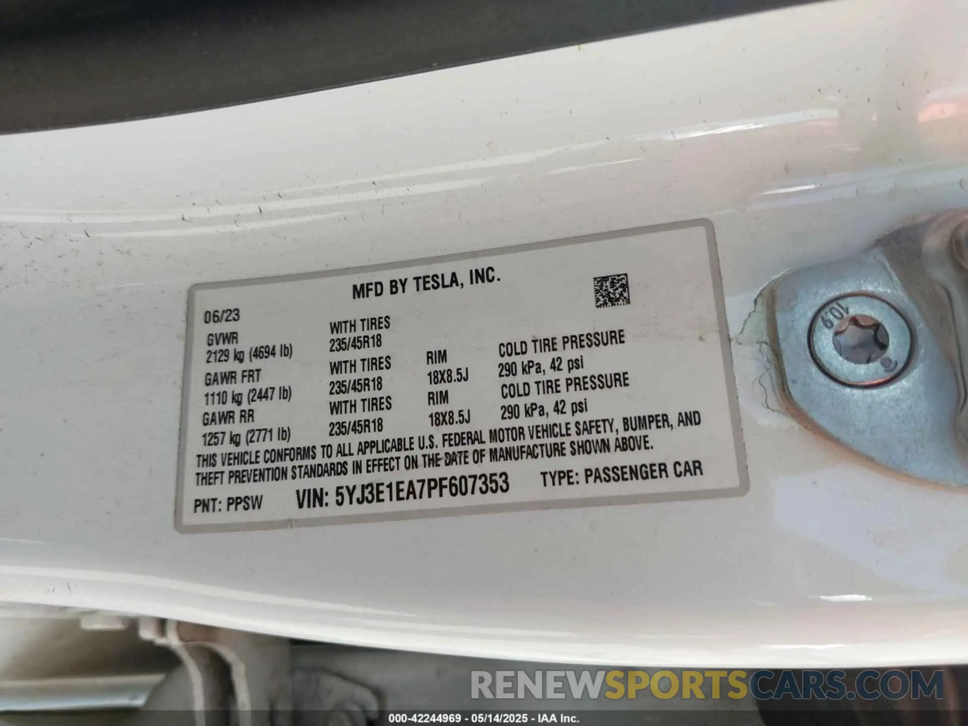 9 Photograph of a damaged car 5YJ3E1EA7PF607353 TESLA MODEL 3 2023