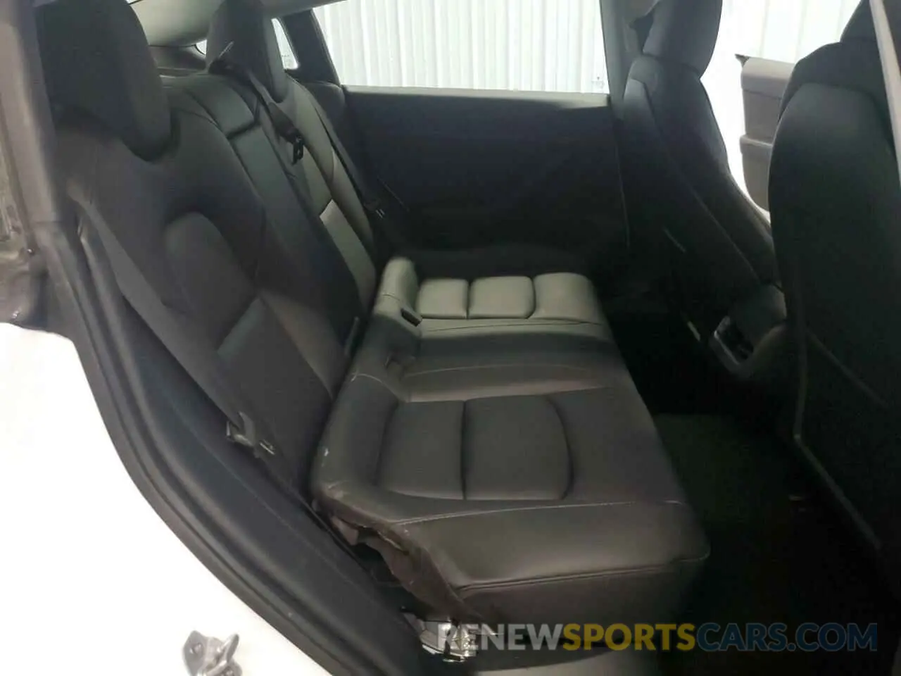10 Photograph of a damaged car 5YJ3E1EA7PF626985 TESLA MODEL 3 2023