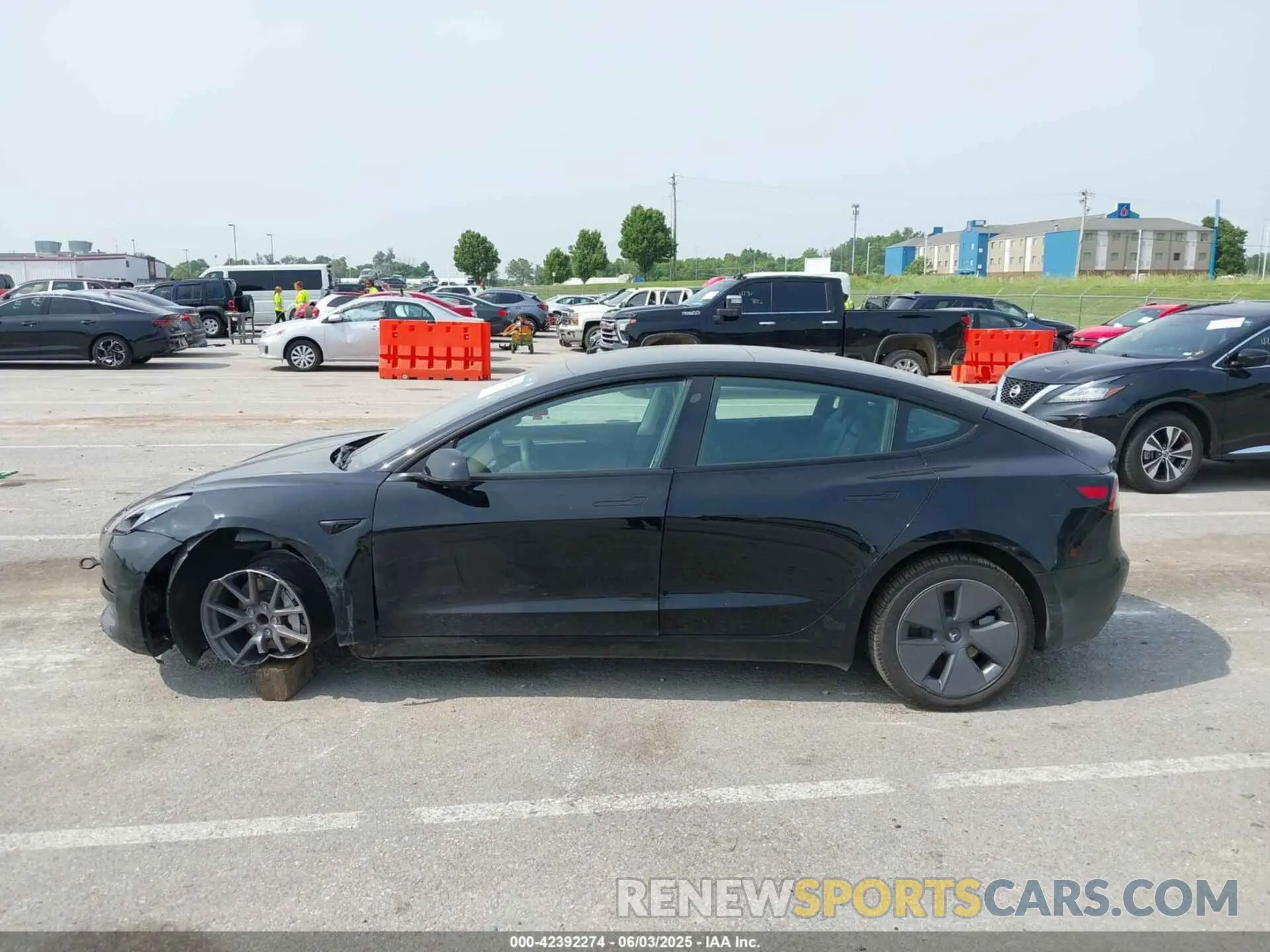 14 Photograph of a damaged car 5YJ3E1EA7PF641695 TESLA MODEL 3 2023
