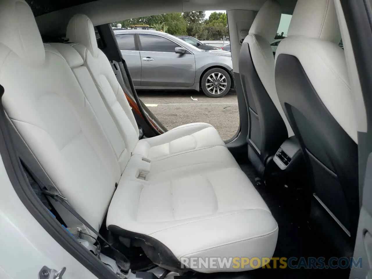 10 Photograph of a damaged car 5YJ3E1EA7PF652082 TESLA MODEL 3 2023