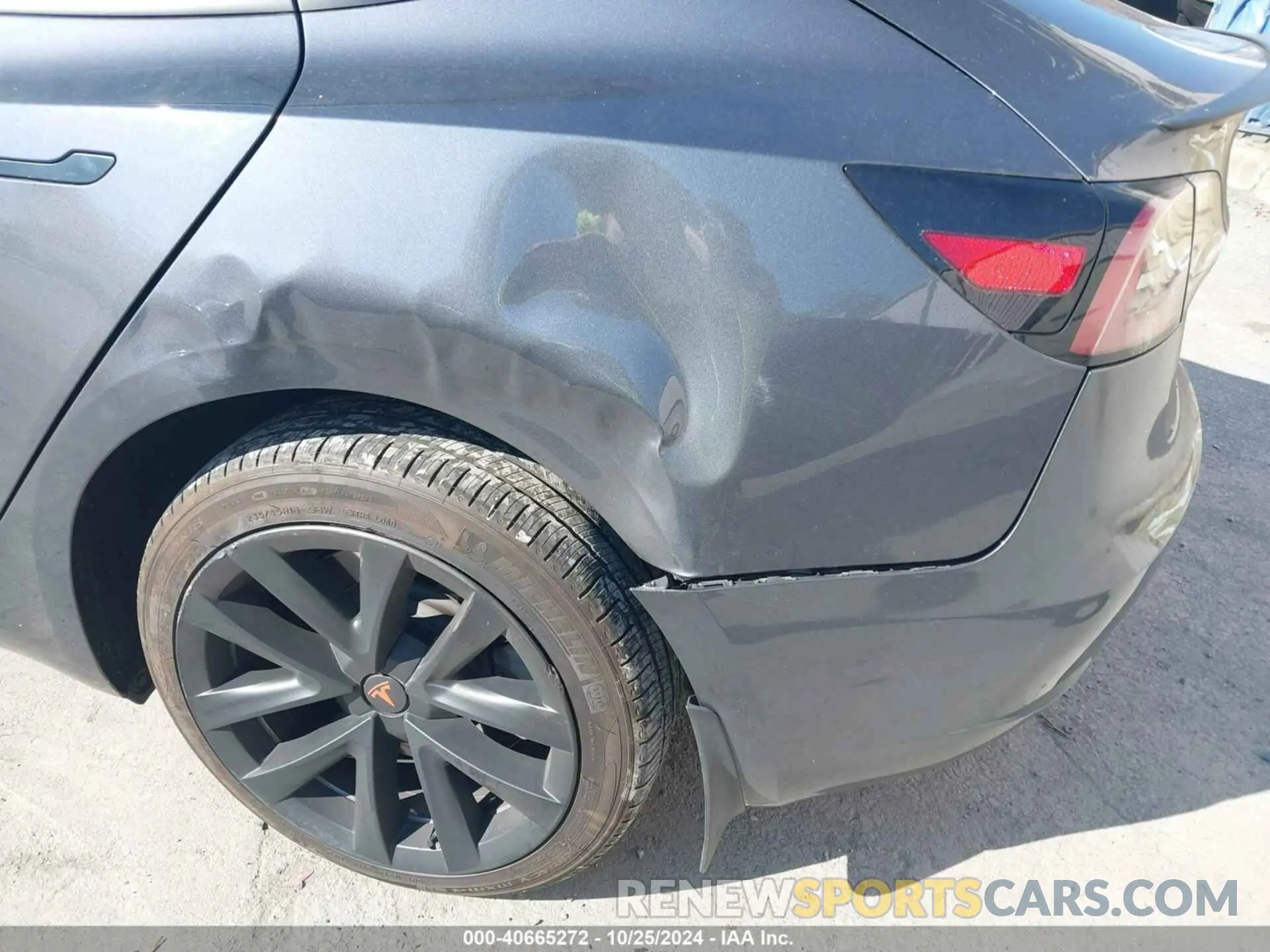 22 Photograph of a damaged car 5YJ3E1EA7PF680674 TESLA MODEL 3 2023
