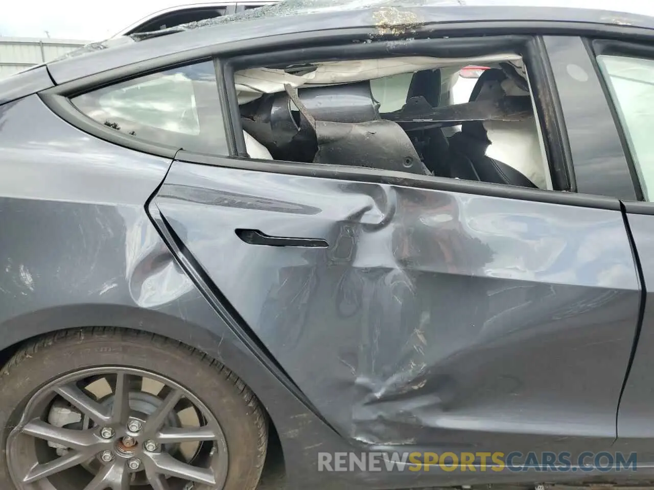 10 Photograph of a damaged car 5YJ3E1EA7PF692047 TESLA MODEL 3 2023