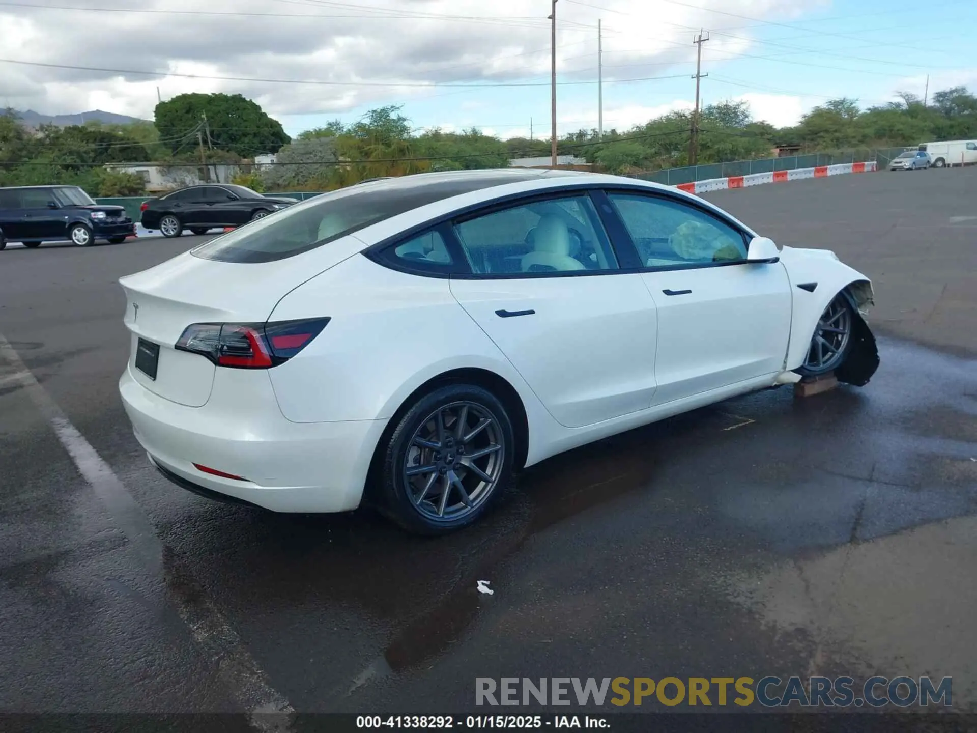 4 Photograph of a damaged car 5YJ3E1EA8PF395109 TESLA MODEL 3 2023