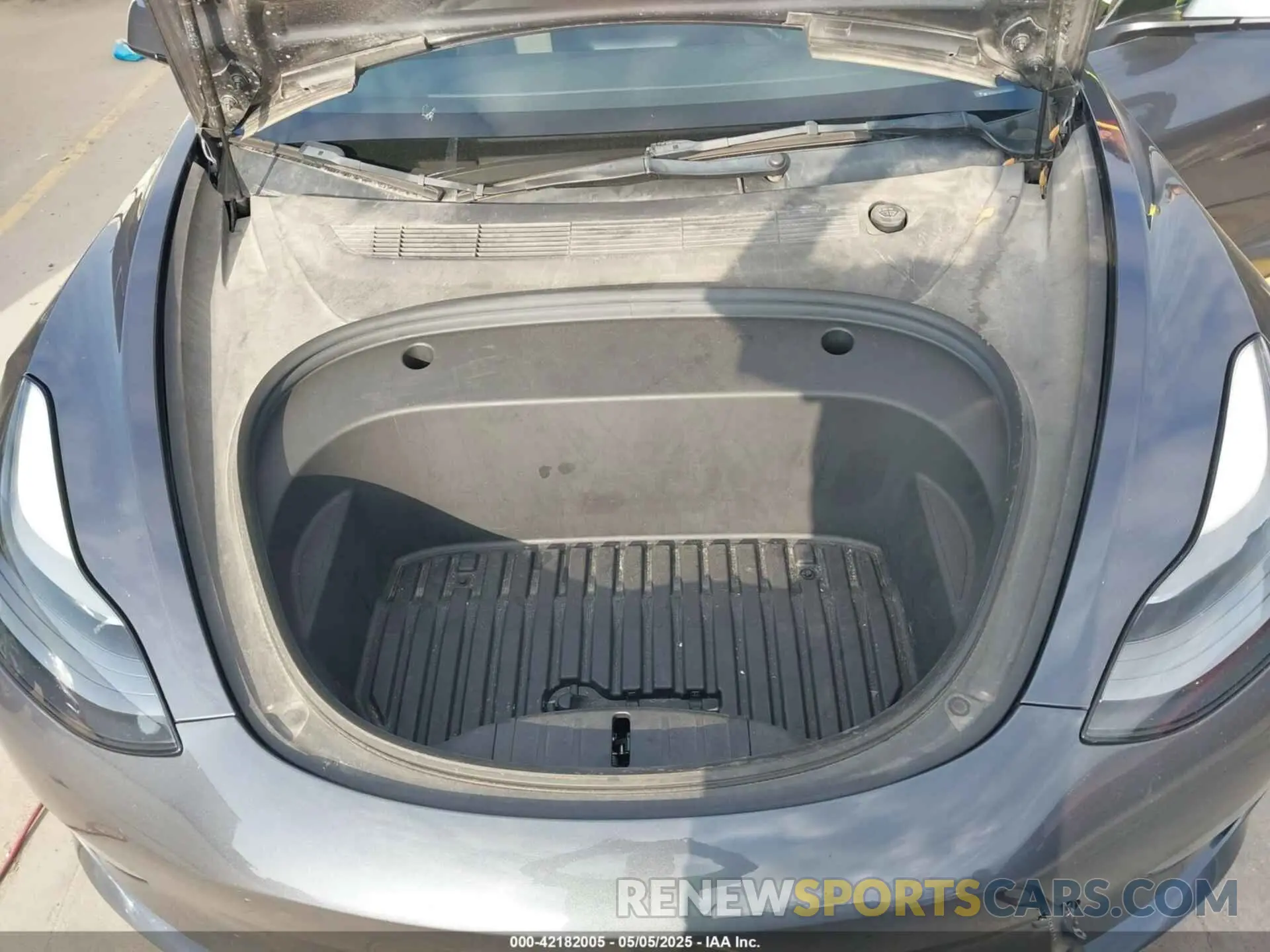 10 Photograph of a damaged car 5YJ3E1EA8PF404553 TESLA MODEL 3 2023
