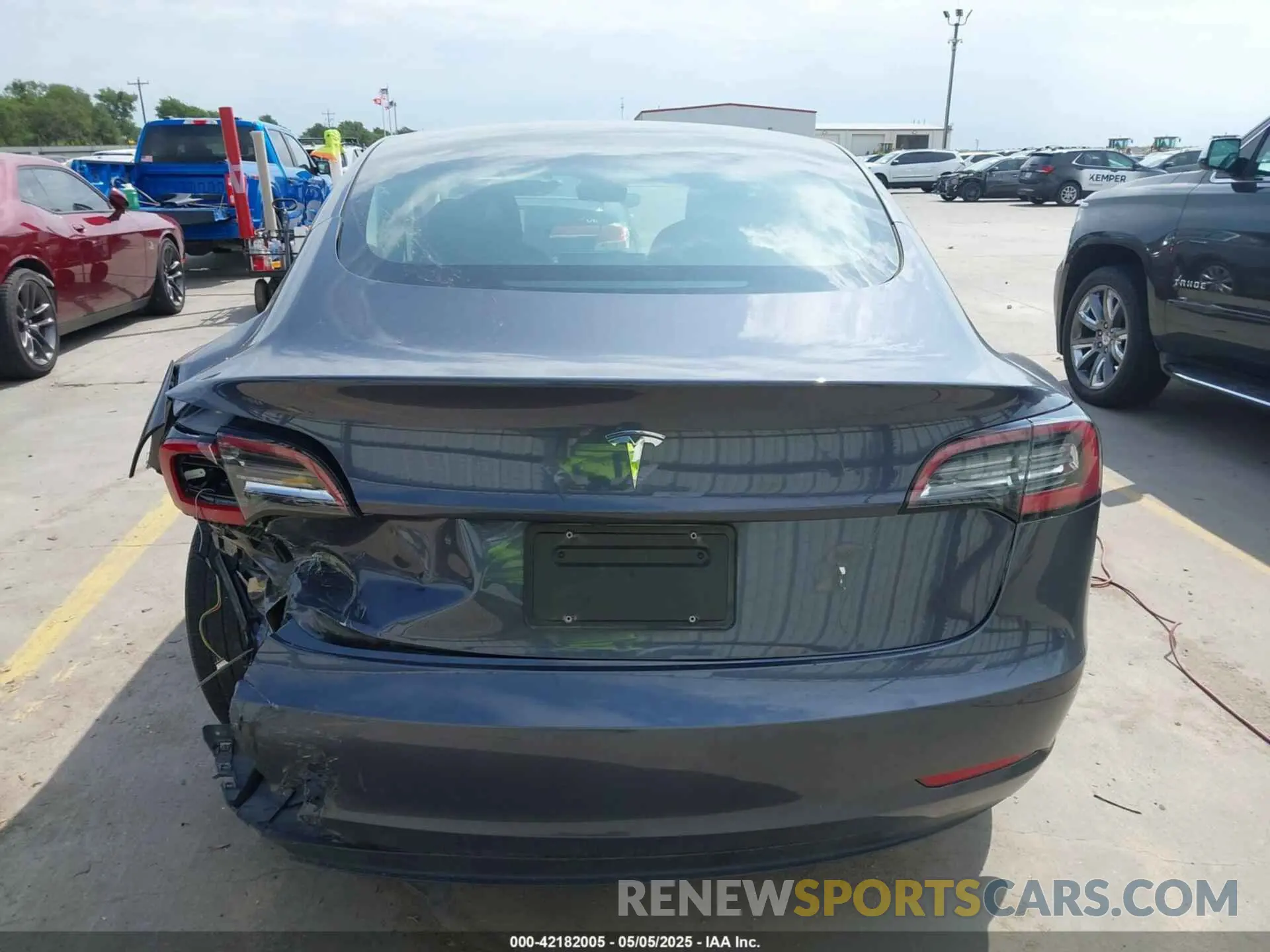 15 Photograph of a damaged car 5YJ3E1EA8PF404553 TESLA MODEL 3 2023