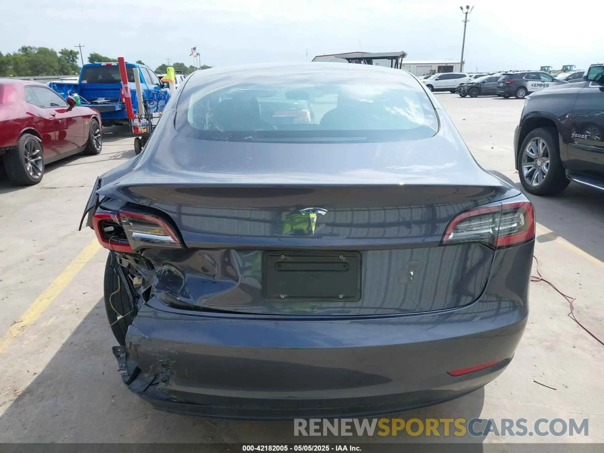 18 Photograph of a damaged car 5YJ3E1EA8PF404553 TESLA MODEL 3 2023