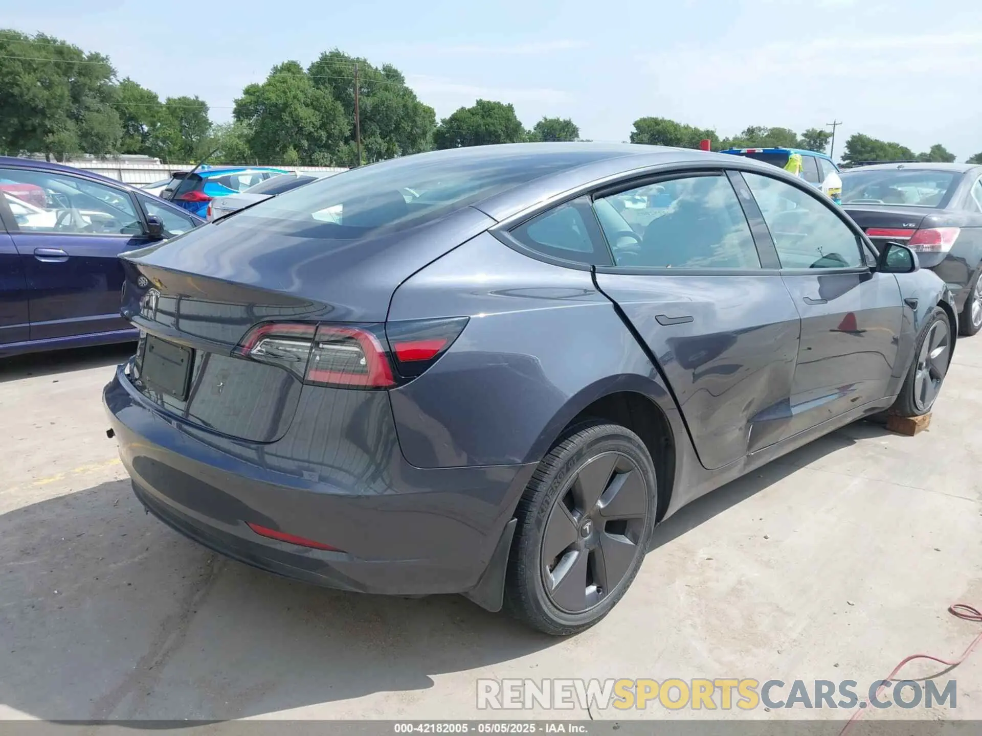 4 Photograph of a damaged car 5YJ3E1EA8PF404553 TESLA MODEL 3 2023